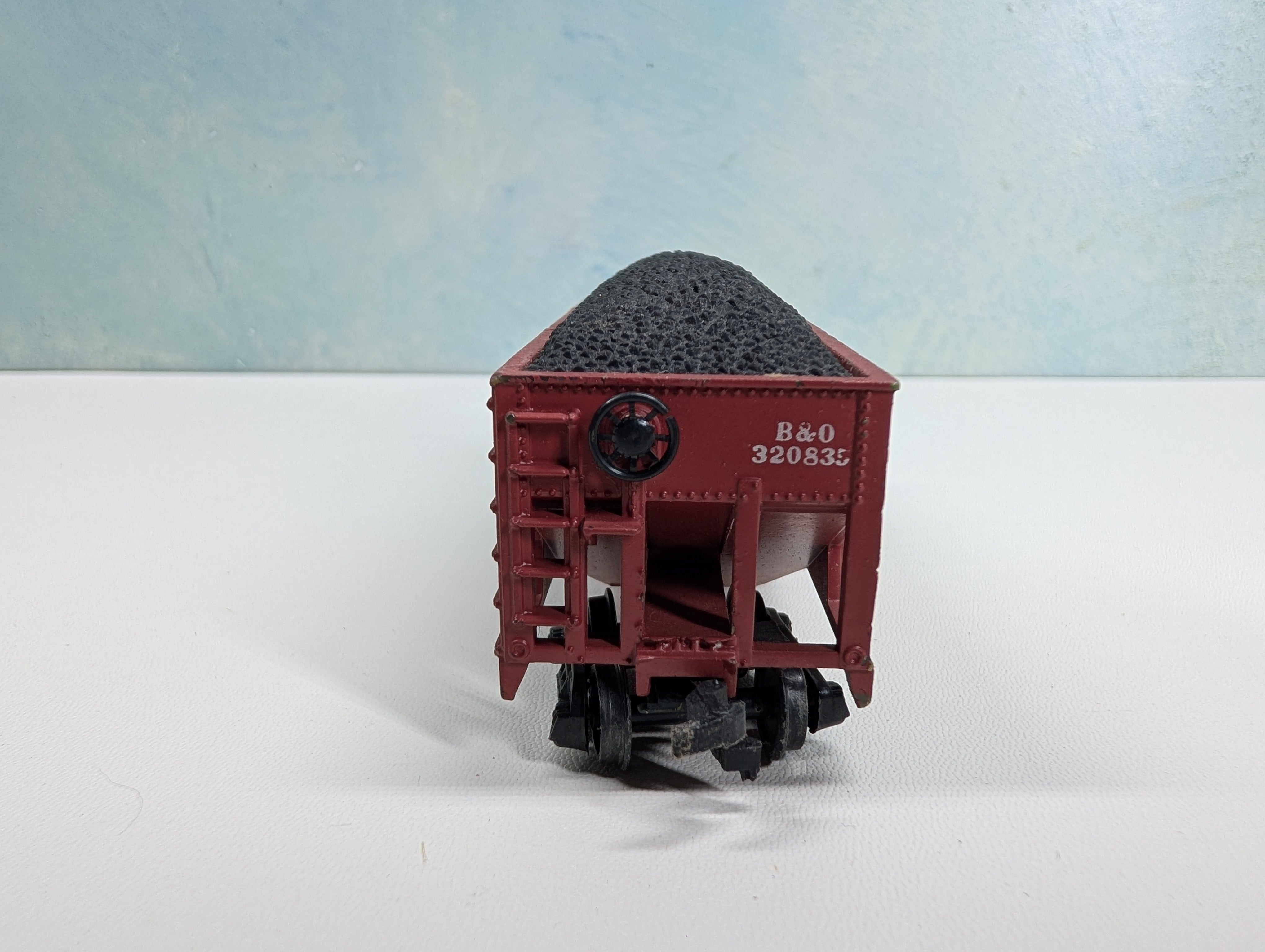 USED Varney HO Scale 2 Bay Hopper w/ Coal Load Baltimore and Ohio B&O #320835