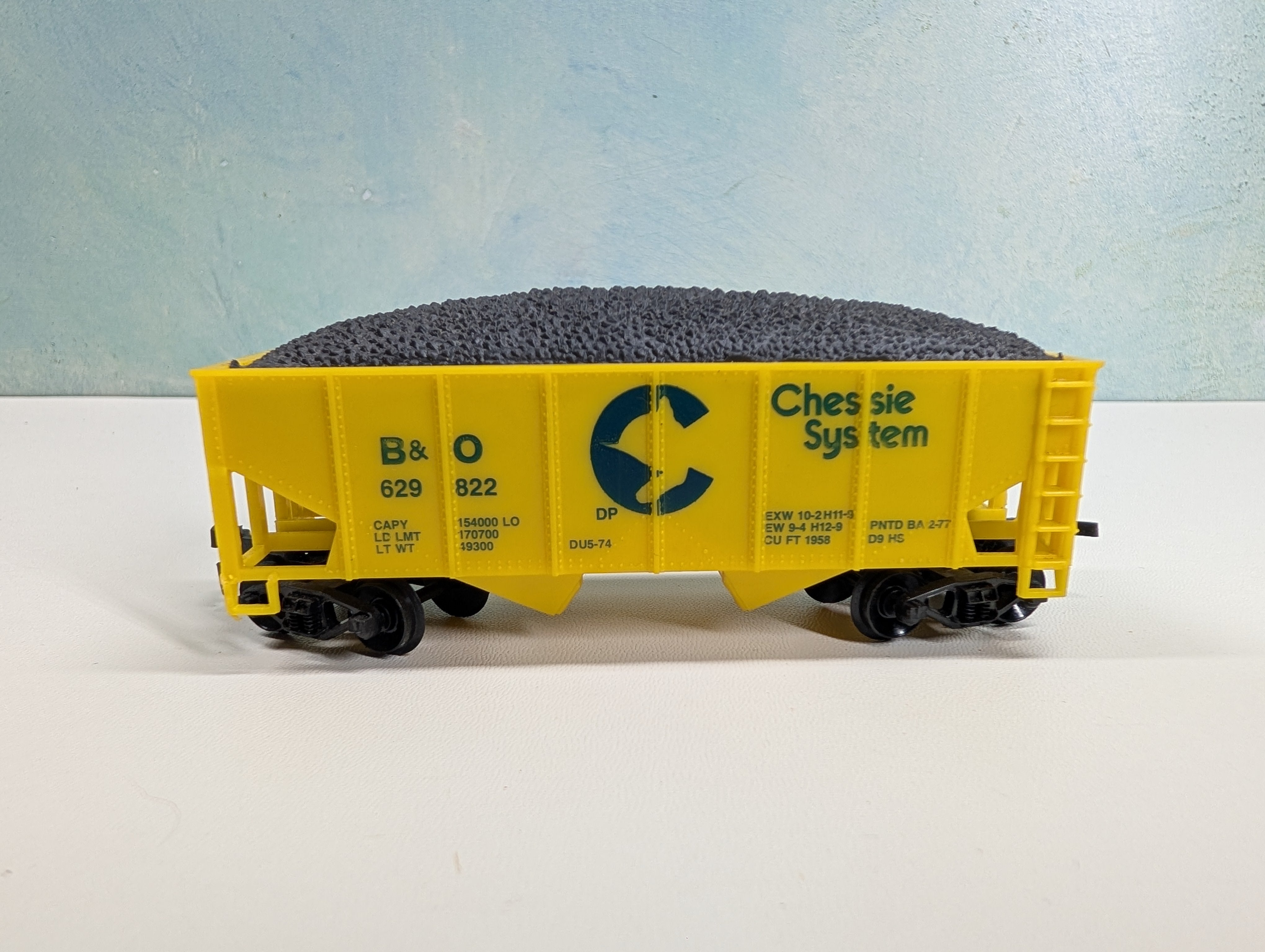 USED HO Scale 2 Bay Hopper w/ Coal Load Chessie System B&O #629822