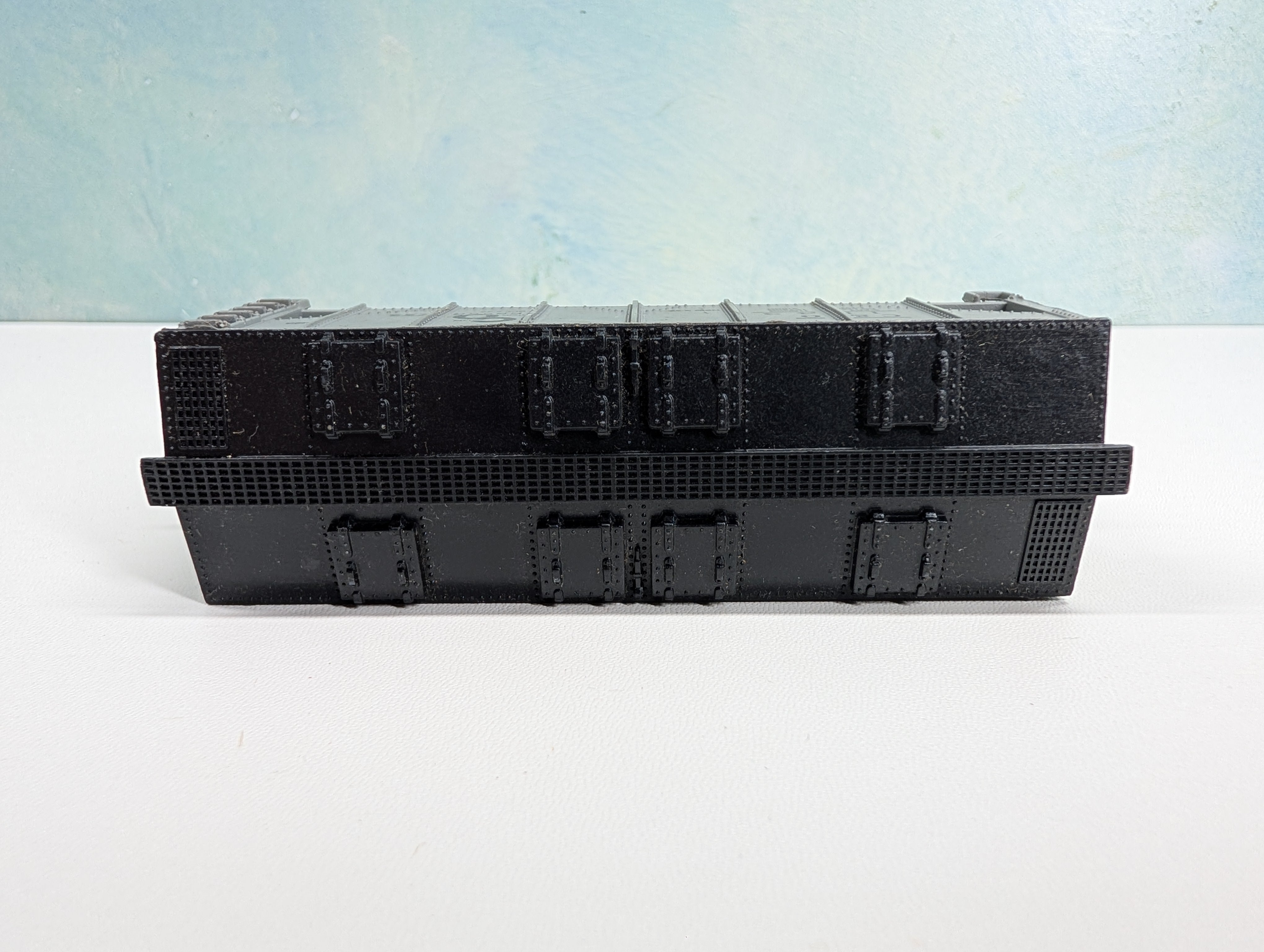 USED HO Scale 2 Bay Covered Hopper Chesapeake and Ohio C&O #1143