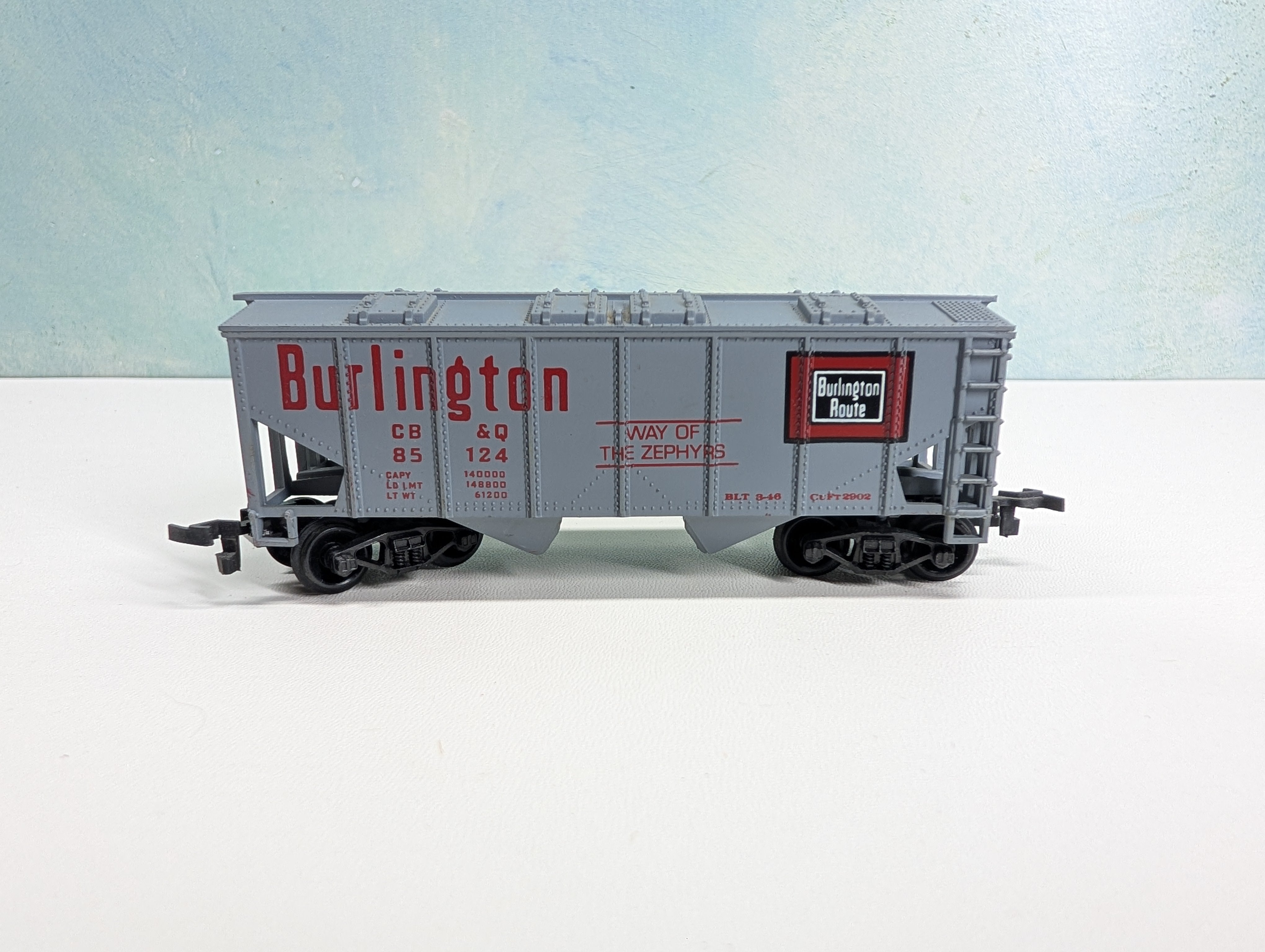 USED HO Scale 2 Bay Covered Hopper Burlington CB&Q #85124