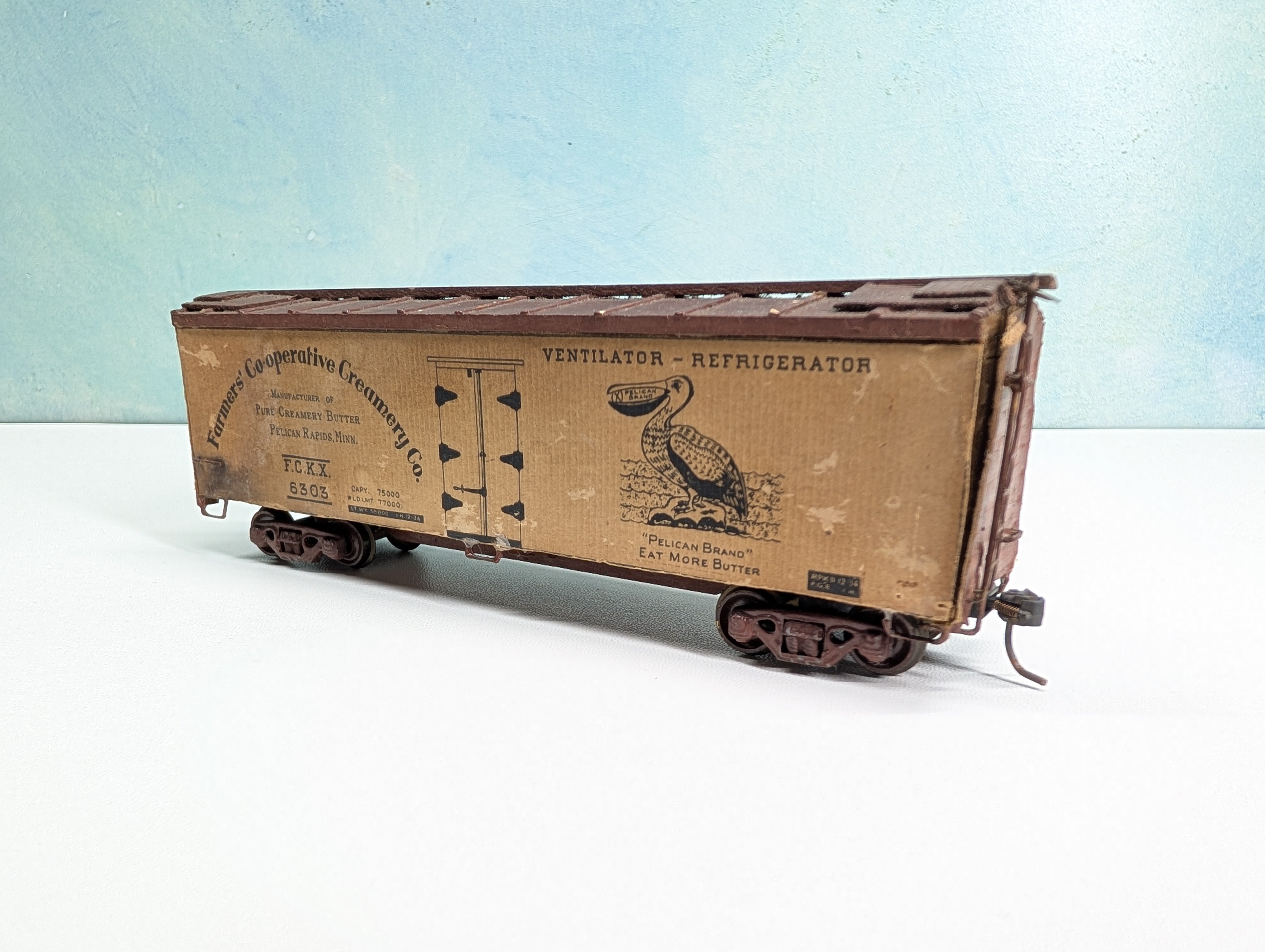 USED HO Scale Wood Built 44' Reefer Box Car Farmer's Coop Creamery FCKX #6303