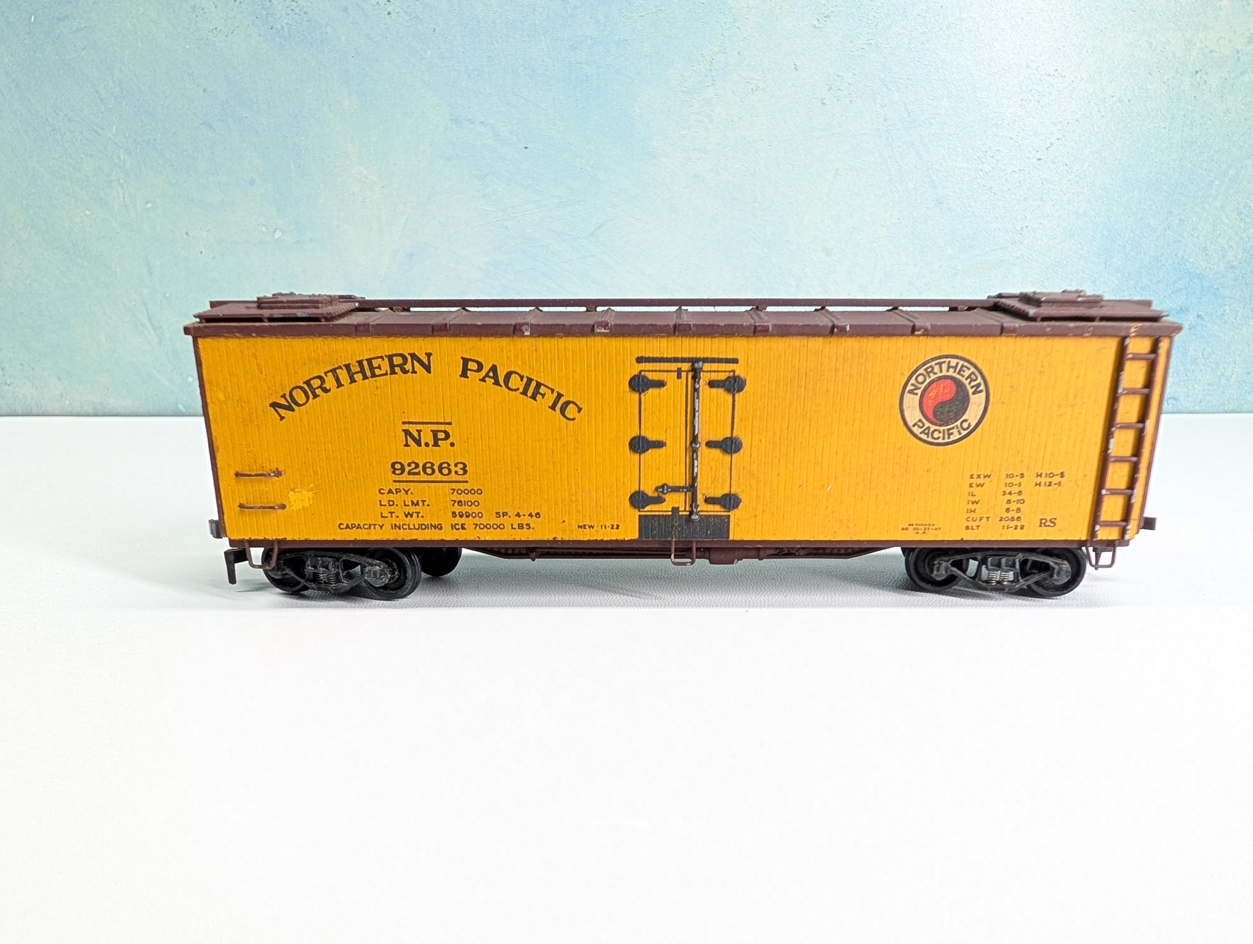 USED HO Scale Wood Built 44' Reefer Box Car Northern Pacific NP #92663