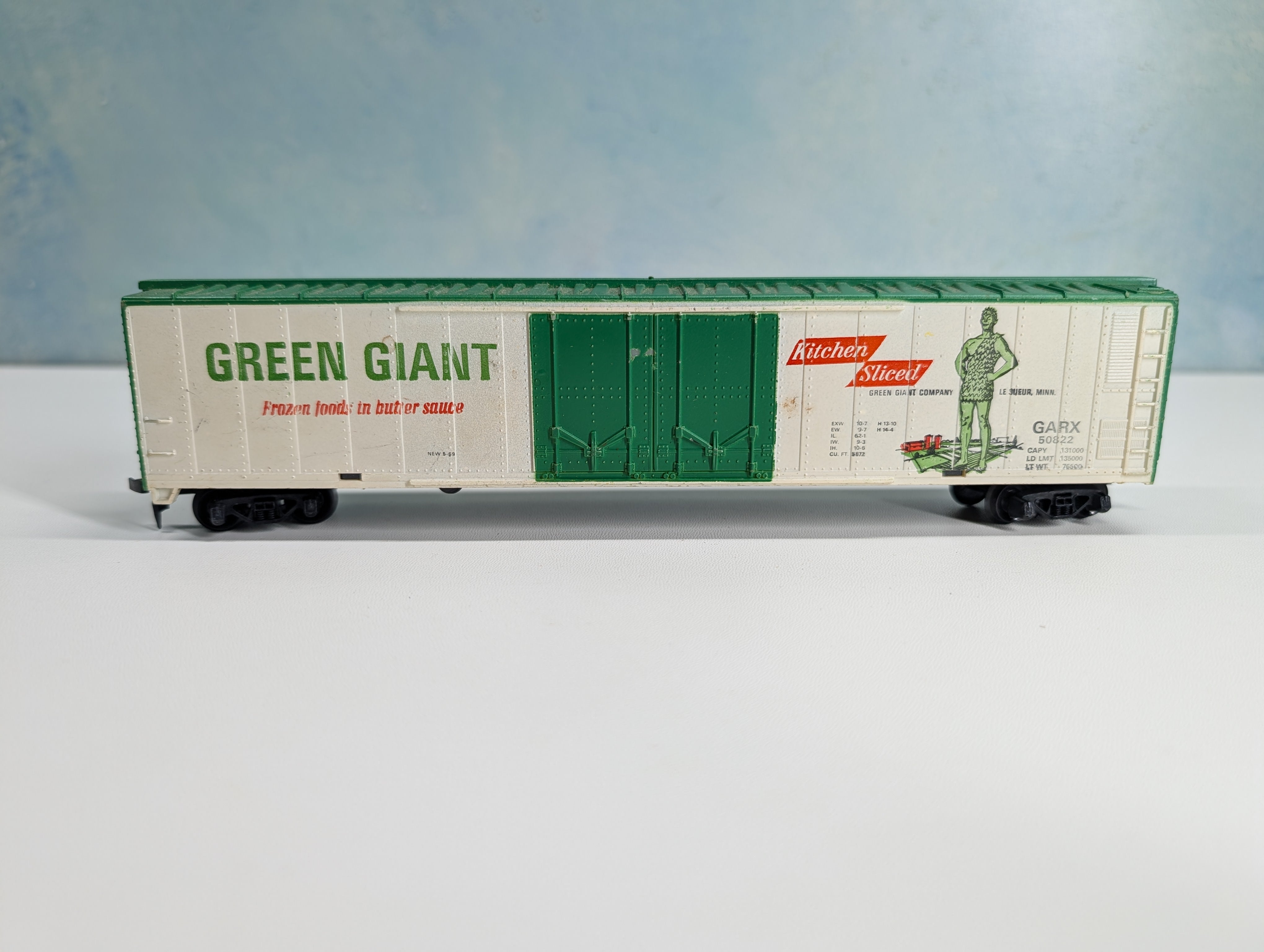 USED Tyco HO Scale 60' Billboard Box Car Green Giant GARX #50822