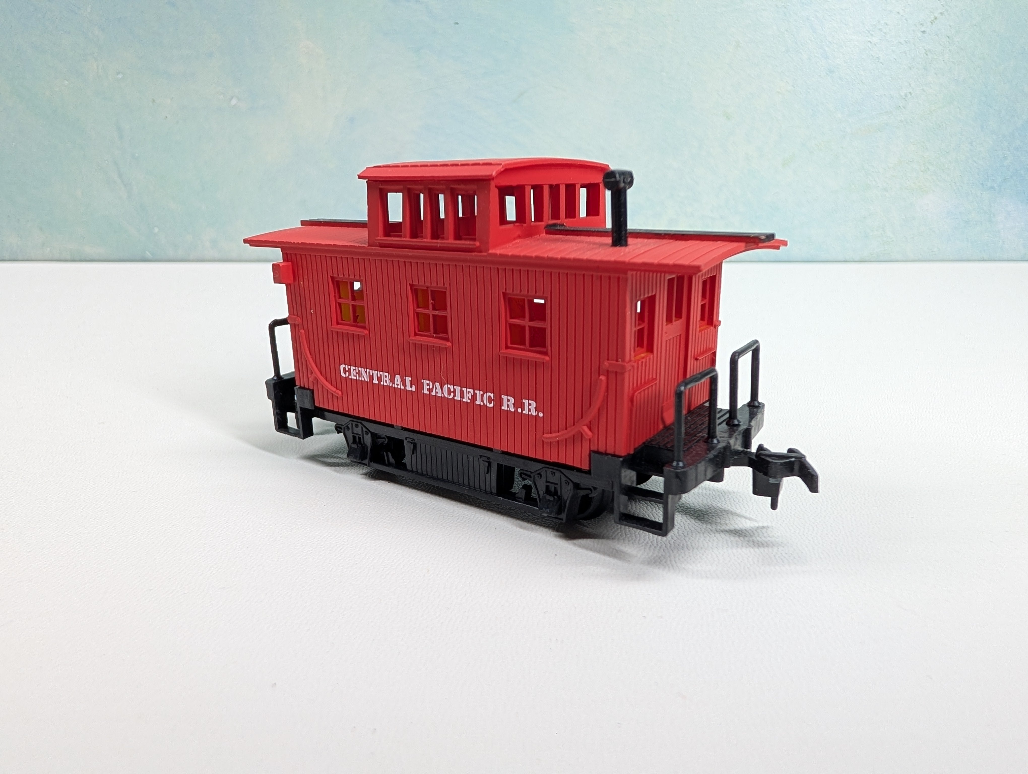 USED Bachmann HO Scale Bobber Caboose Central Pacific RR