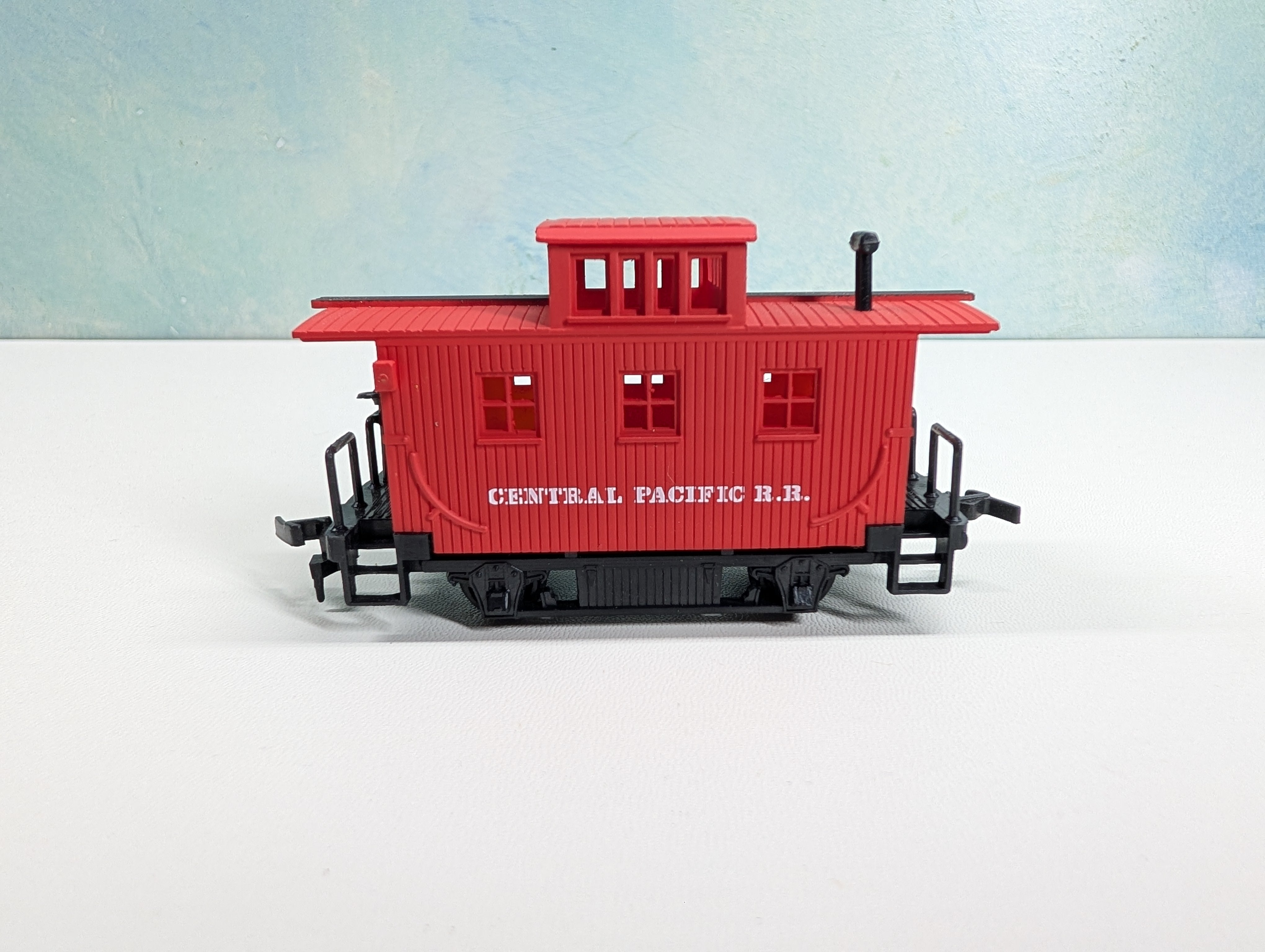 USED Bachmann HO Scale Bobber Caboose Central Pacific RR