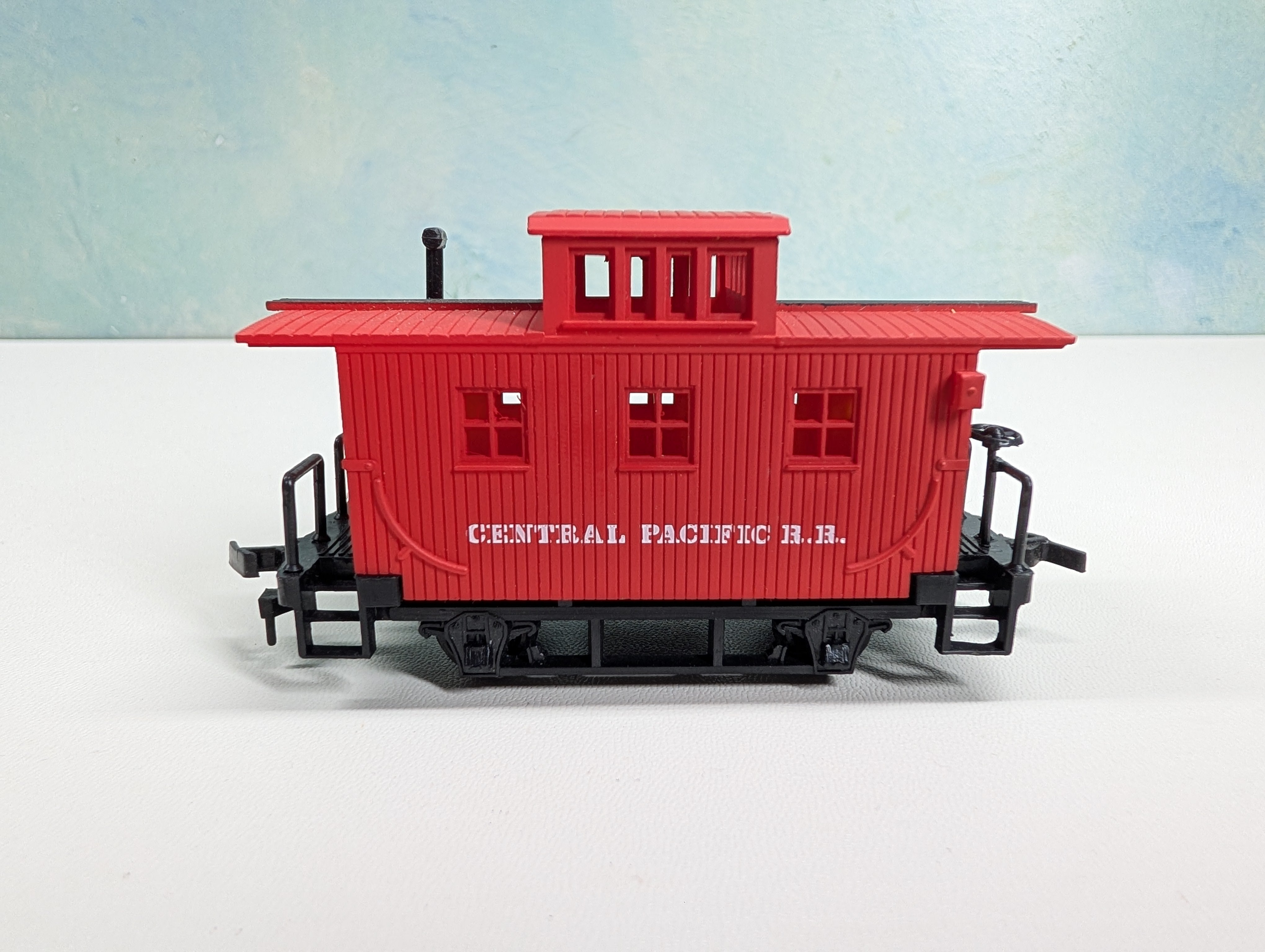 USED Bachmann HO Scale Bobber Caboose Central Pacific RR
