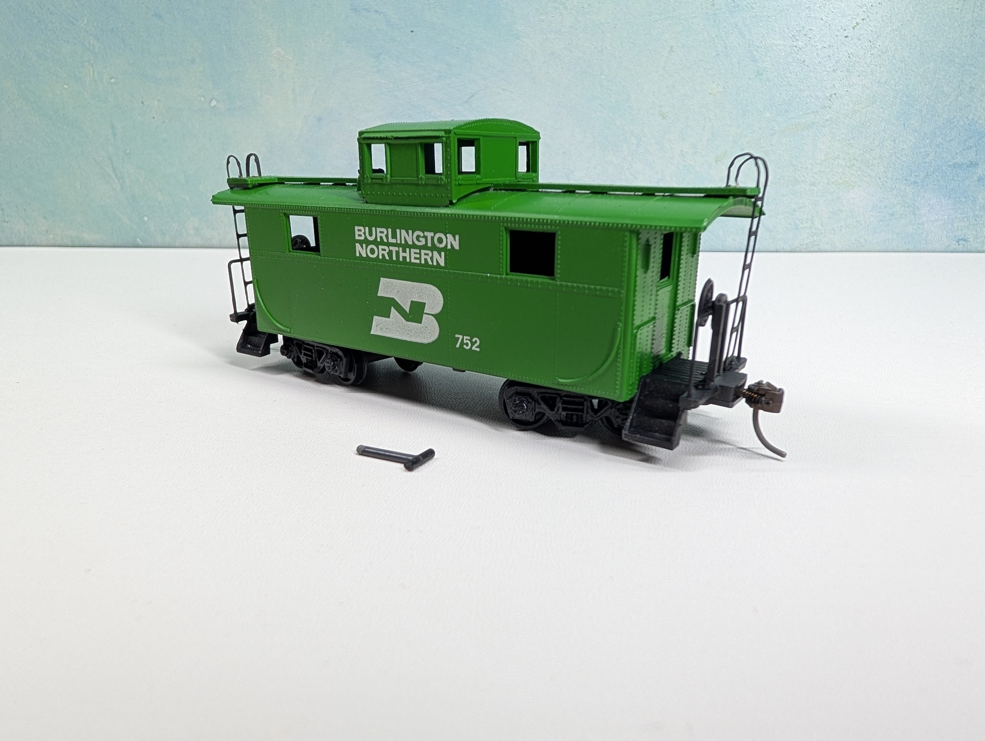 USED Roundhouse HO Scale Caboose Burlington Northern BN #752