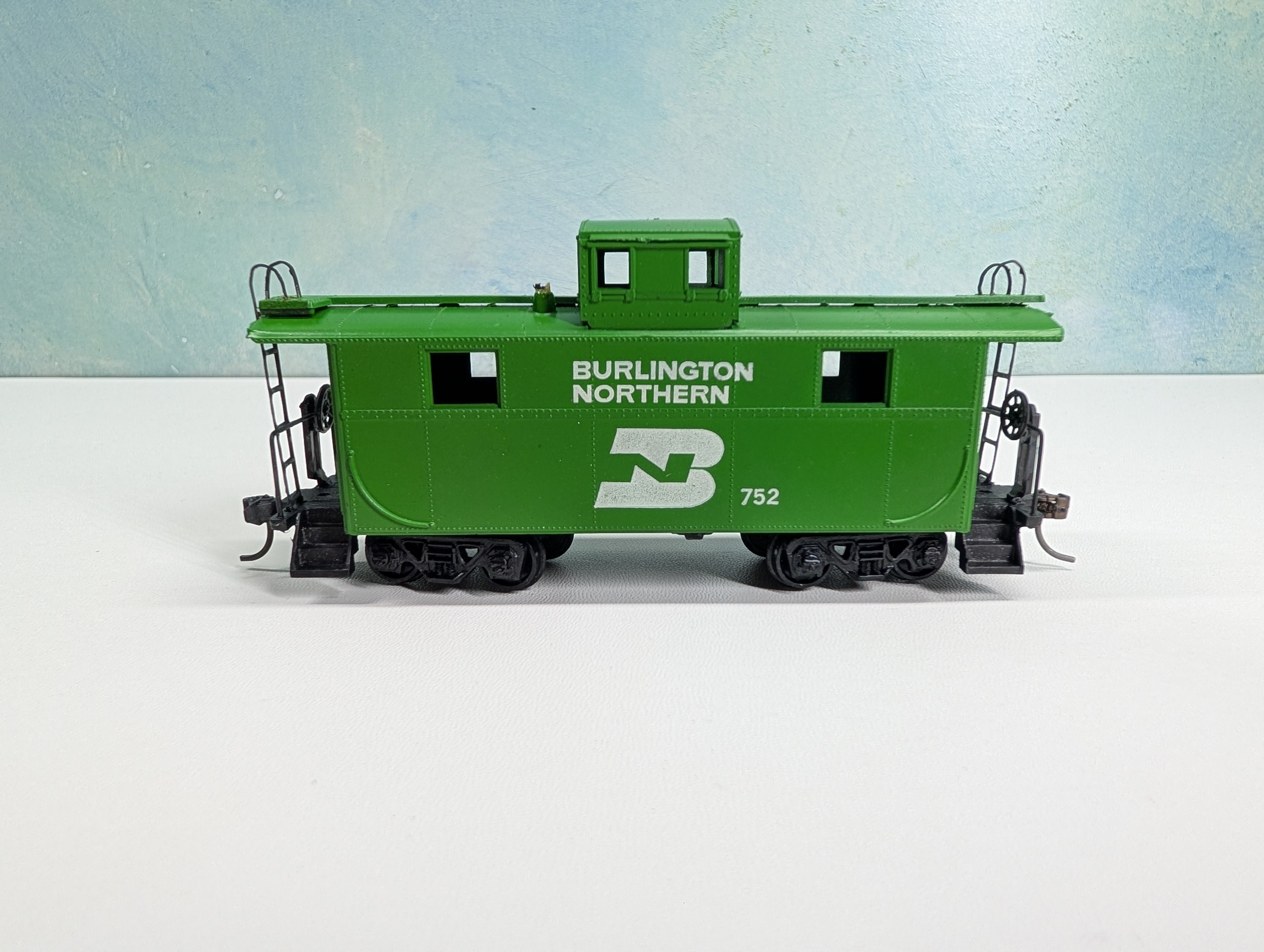 USED Roundhouse HO Scale Caboose Burlington Northern BN #752