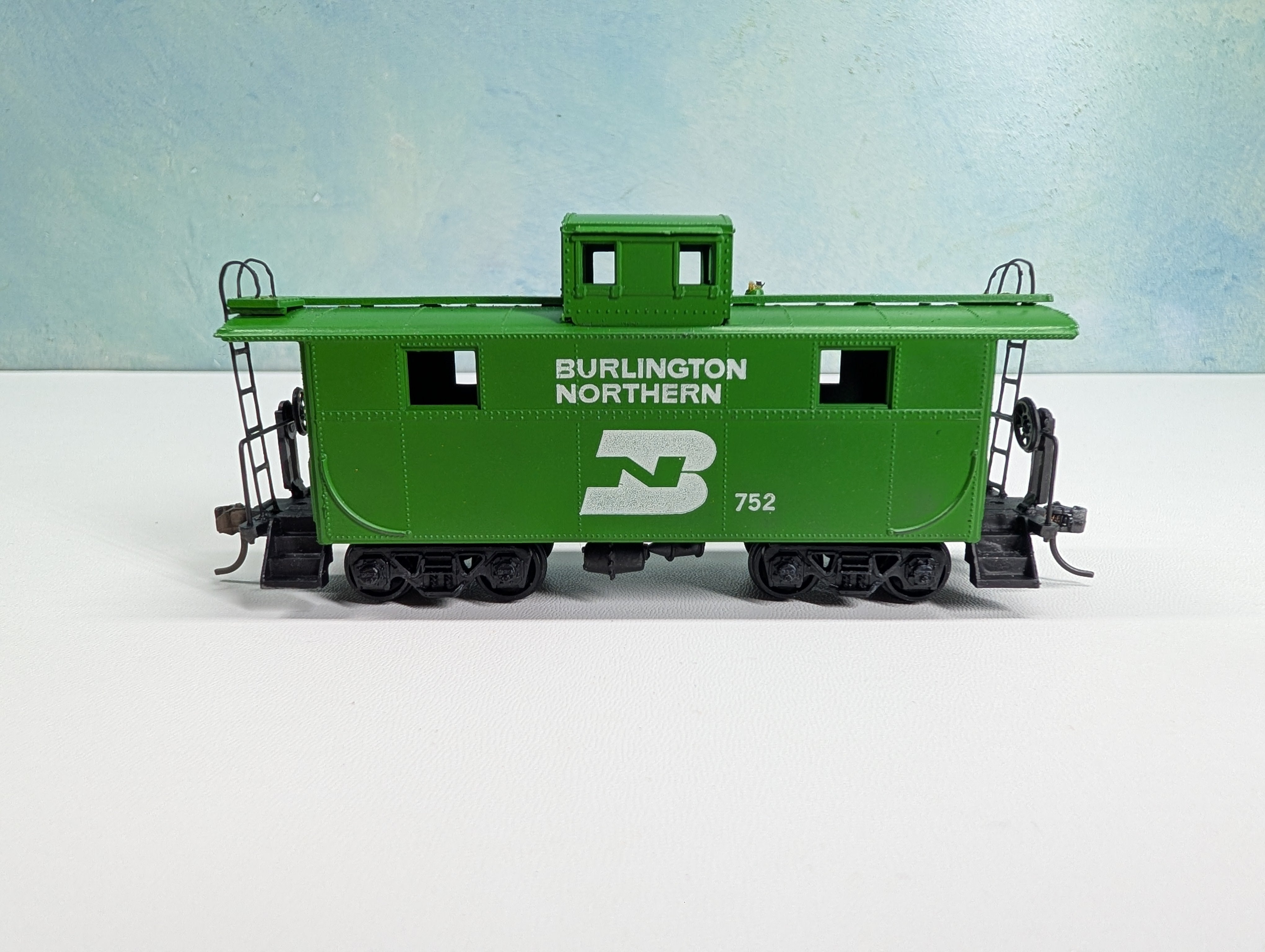 USED Roundhouse HO Scale Caboose Burlington Northern BN #752