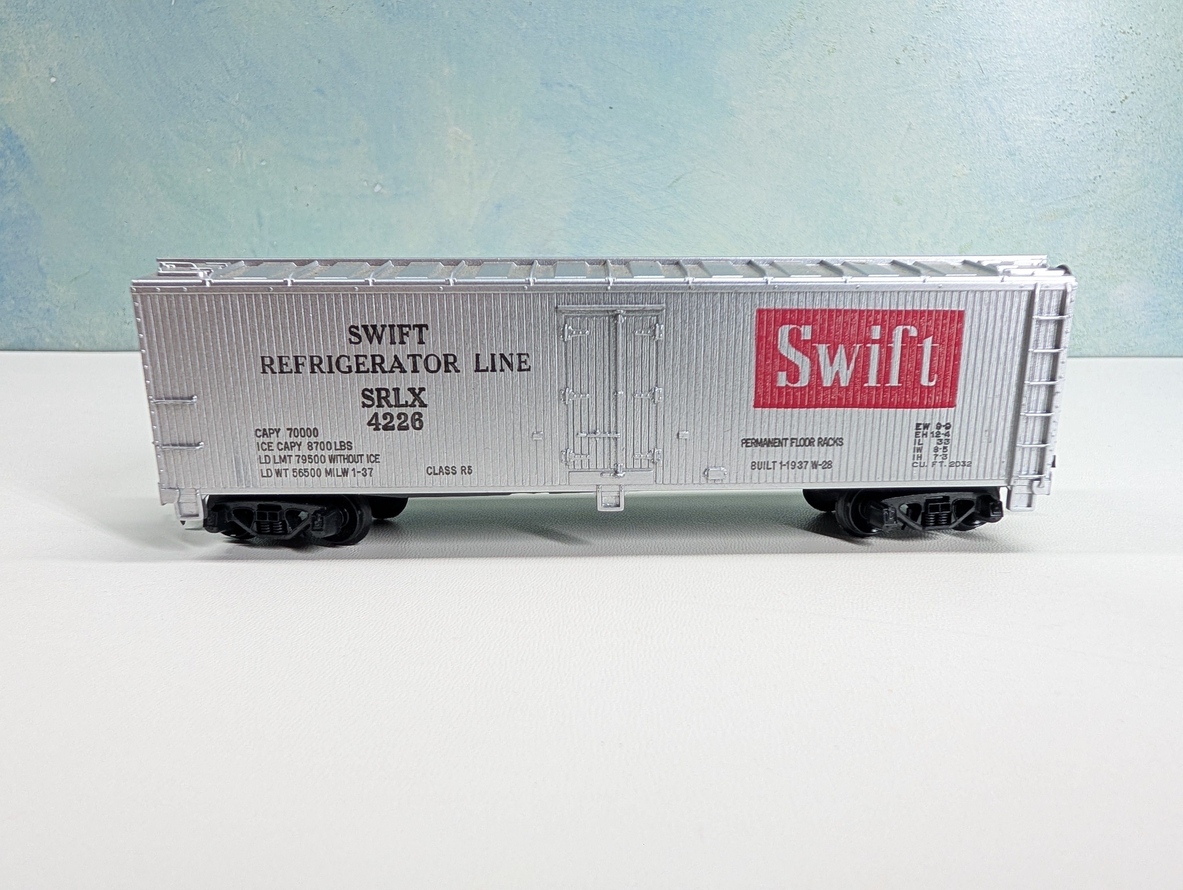 USED Tyco HO Scale 41' Wooden Reefer Box Car Swift Refrigerator Line SRLX #4226