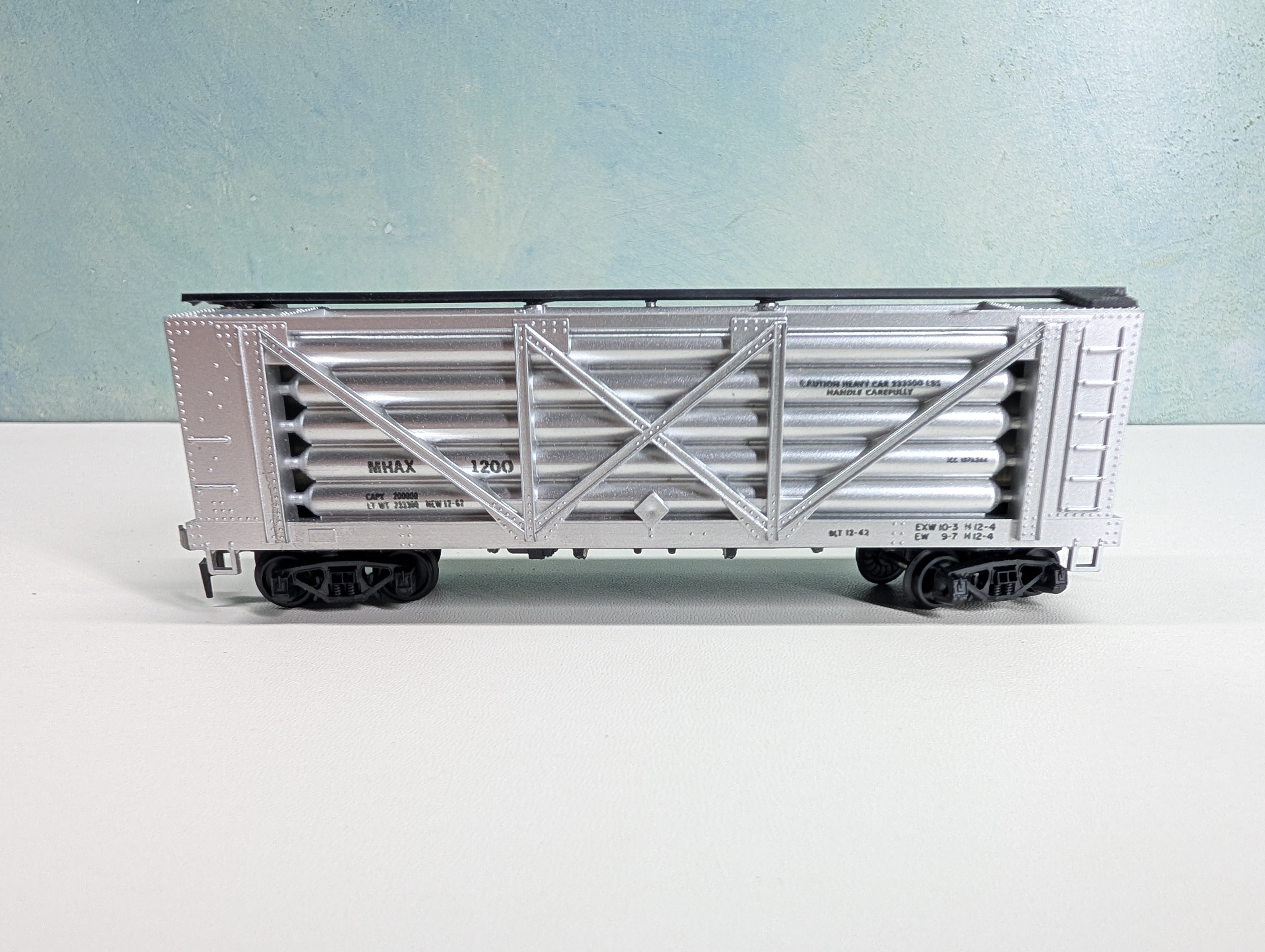 USED AHM HO Scale Helium Tank Car US Bureau of Mines MHAX #1200