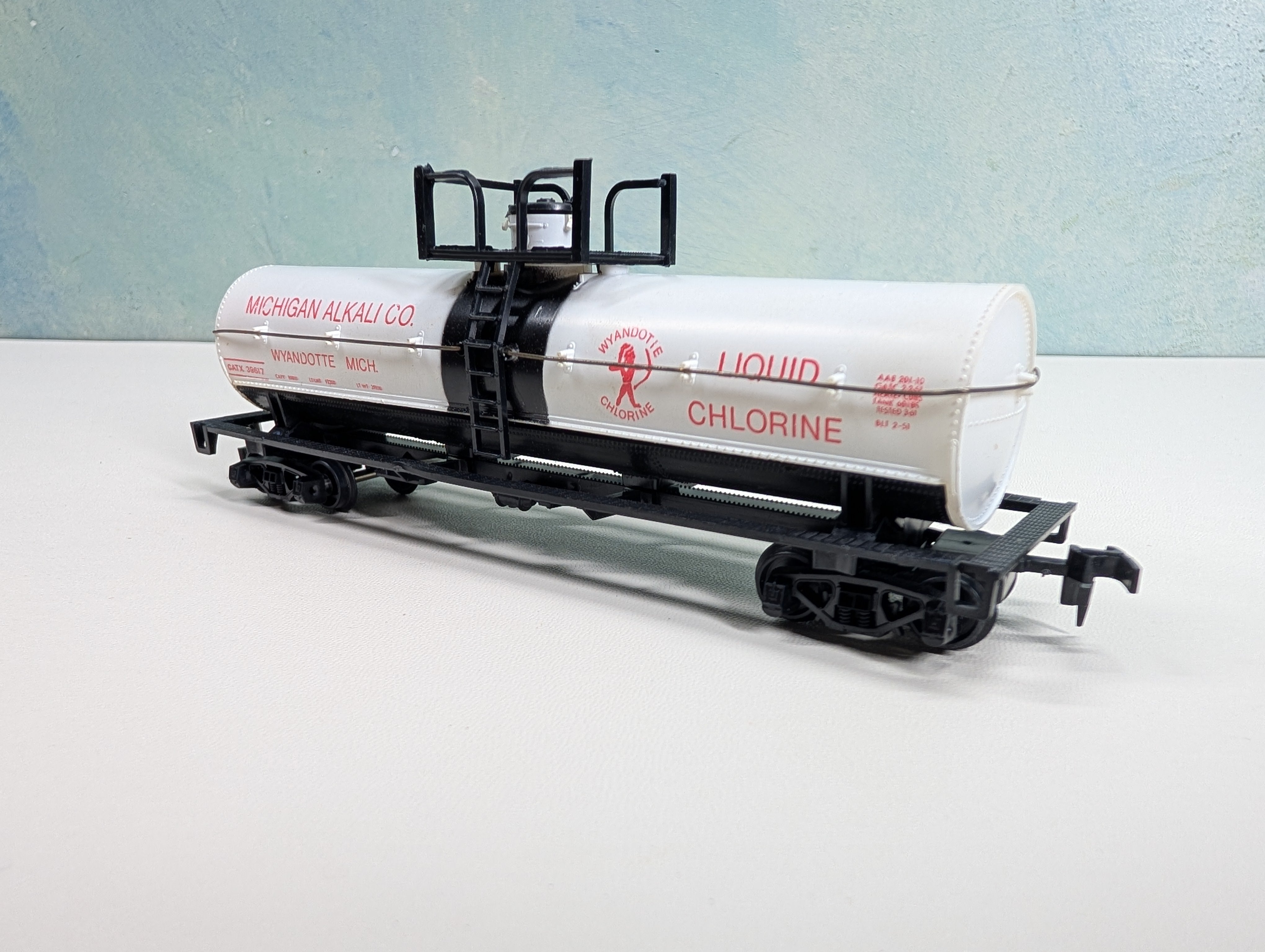 USED AHM HO Scale Single Dome Tank Car Michigan Alkali Co GATX #39617