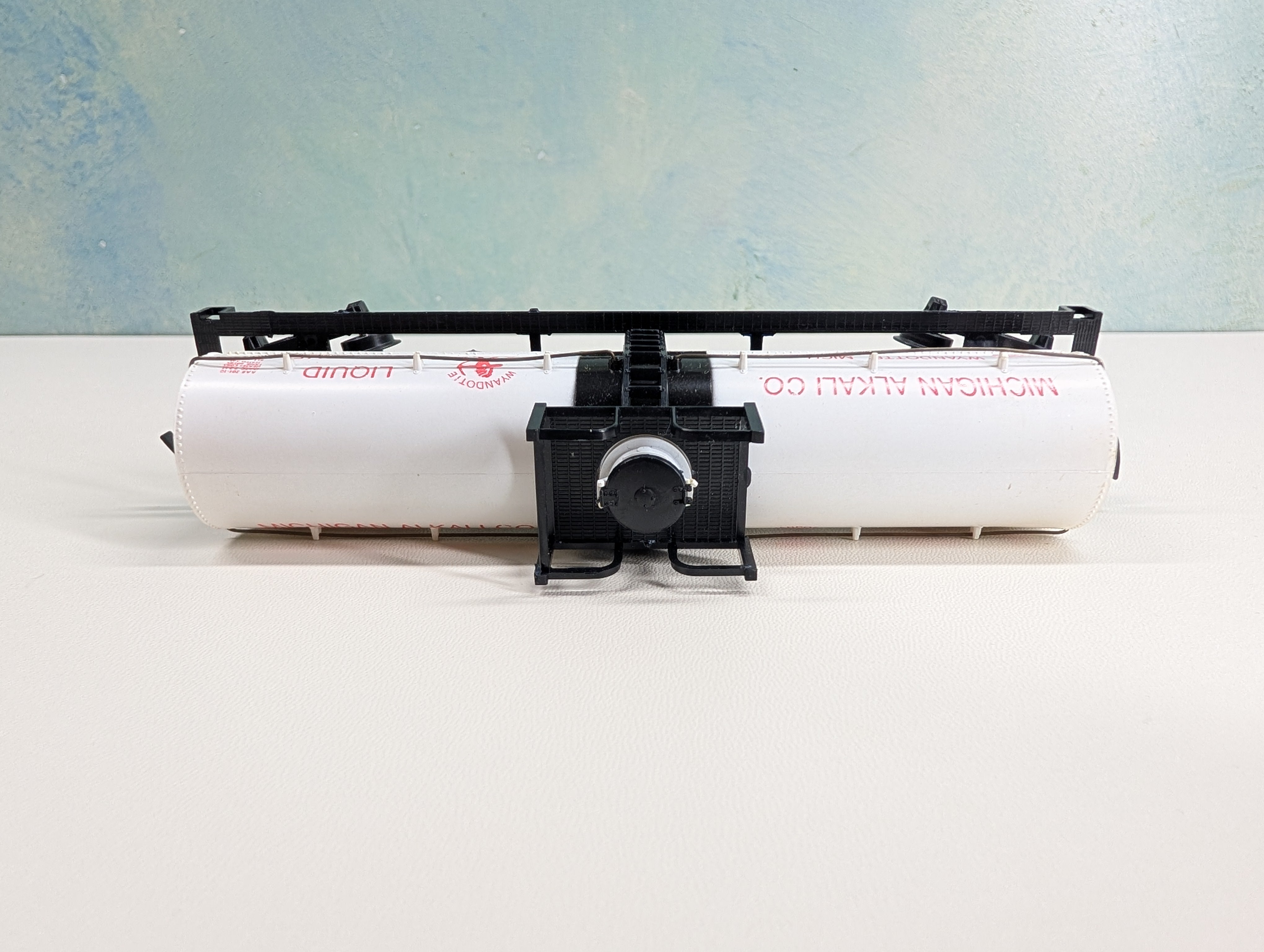 USED AHM HO Scale Single Dome Tank Car Michigan Alkali Co GATX #39617