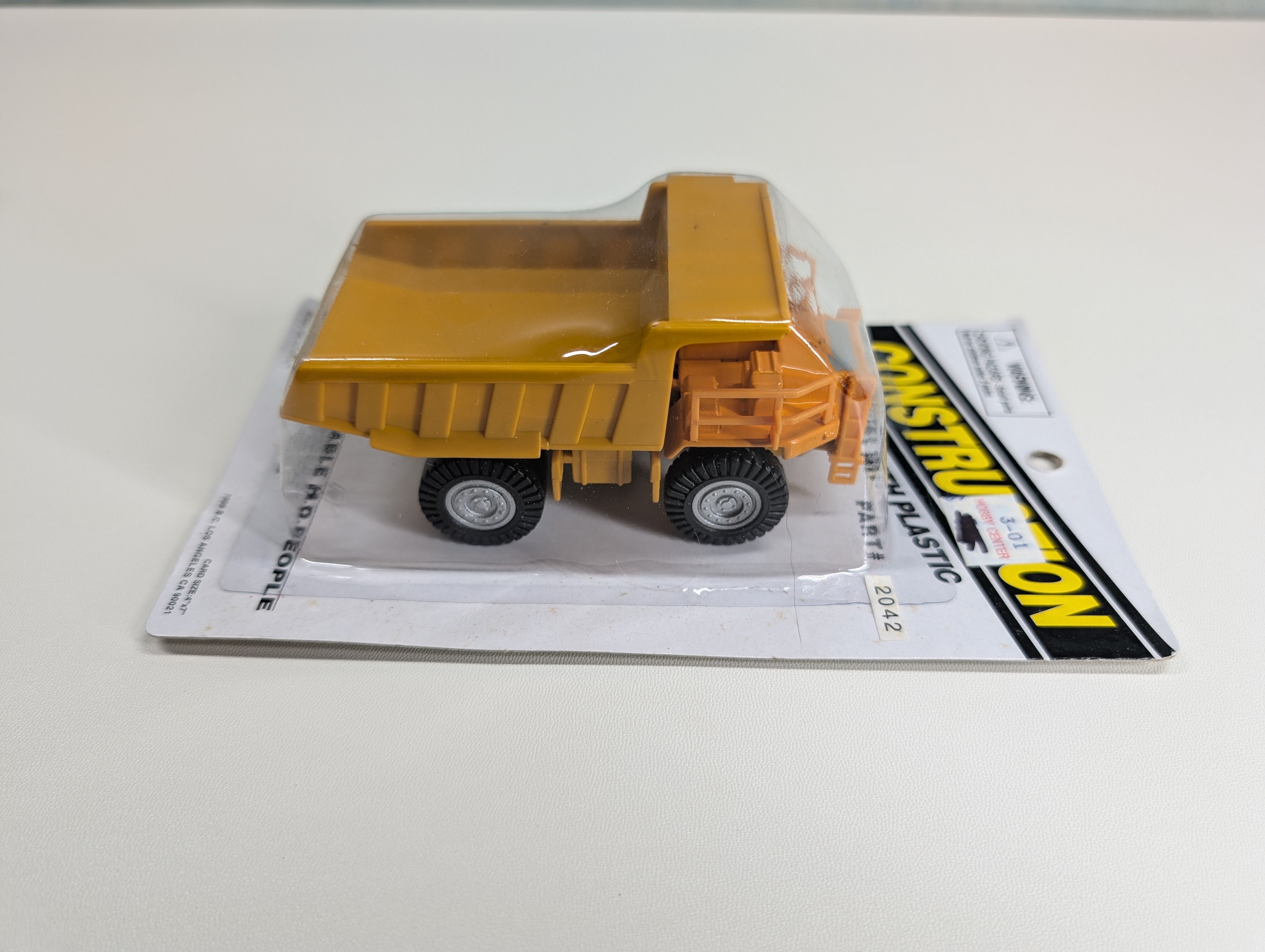Boley 2042 HO Scale Large Quarry Plastic Dump Truck Diecast w/ Plastic Parts