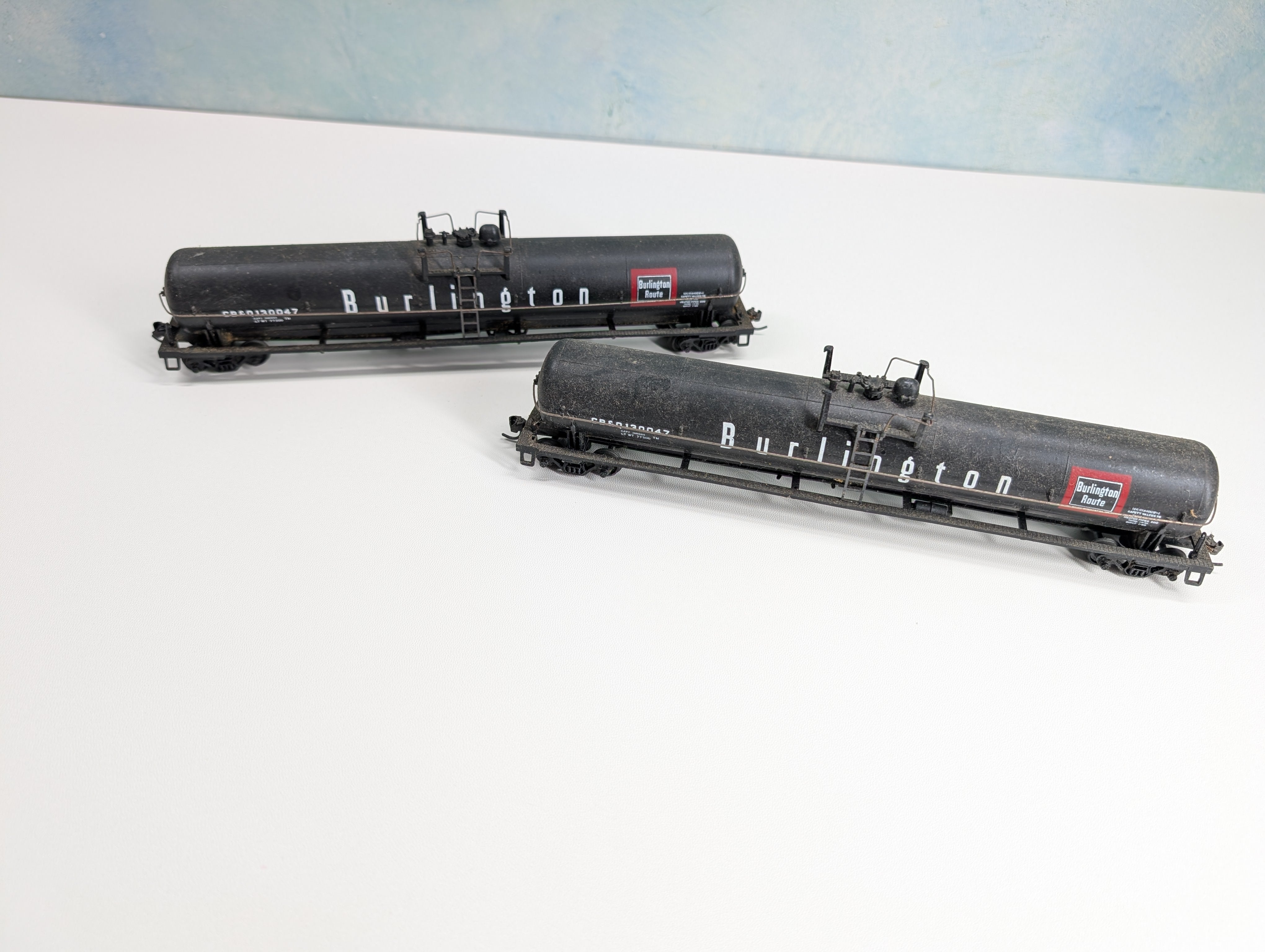 USED Athearn HO Scale 60' Tank Cars Burlington CB&Q #130047 (2 pcs)