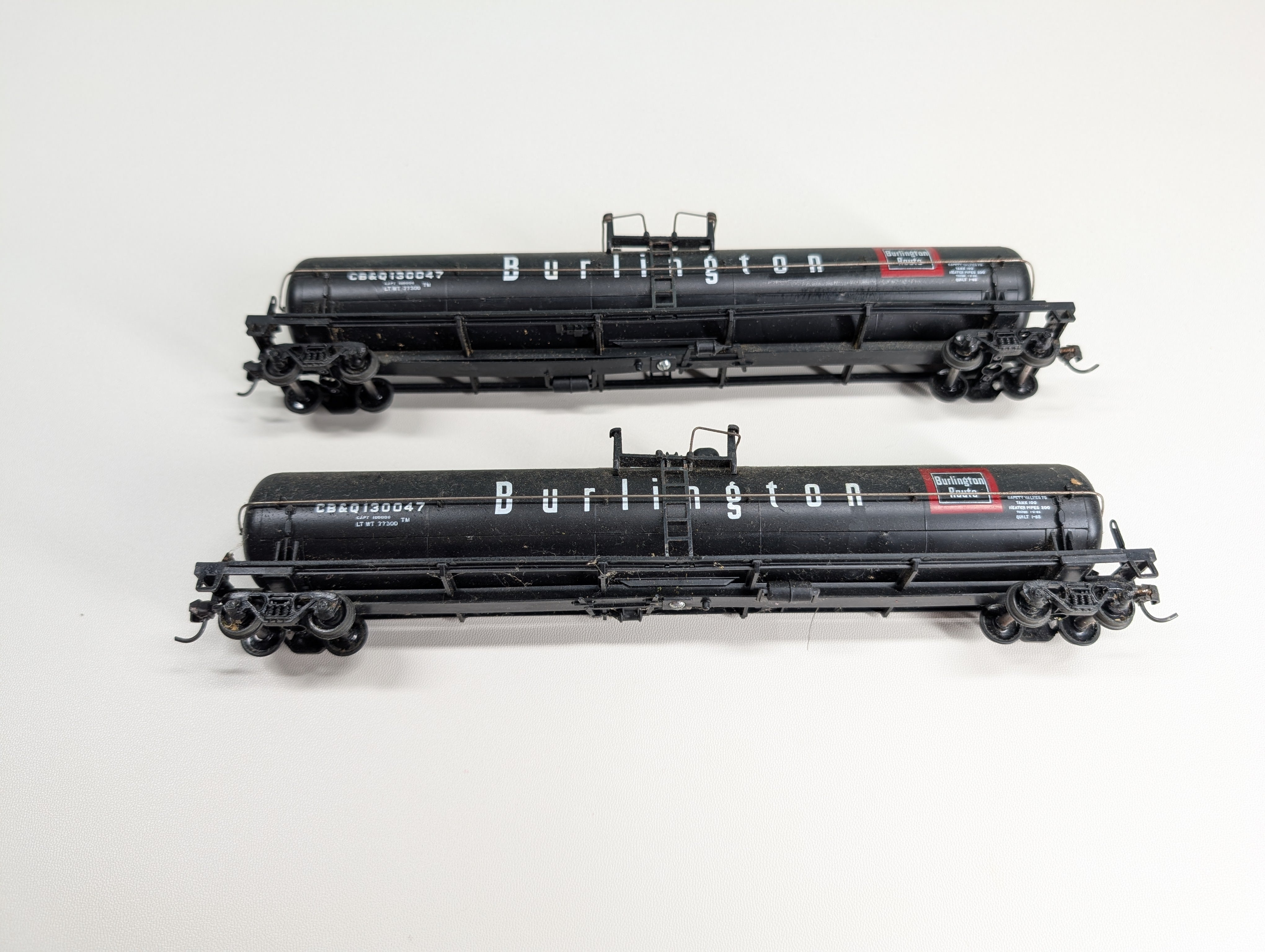 USED Athearn HO Scale 60' Tank Cars Burlington CB&Q #130047 (2 pcs)