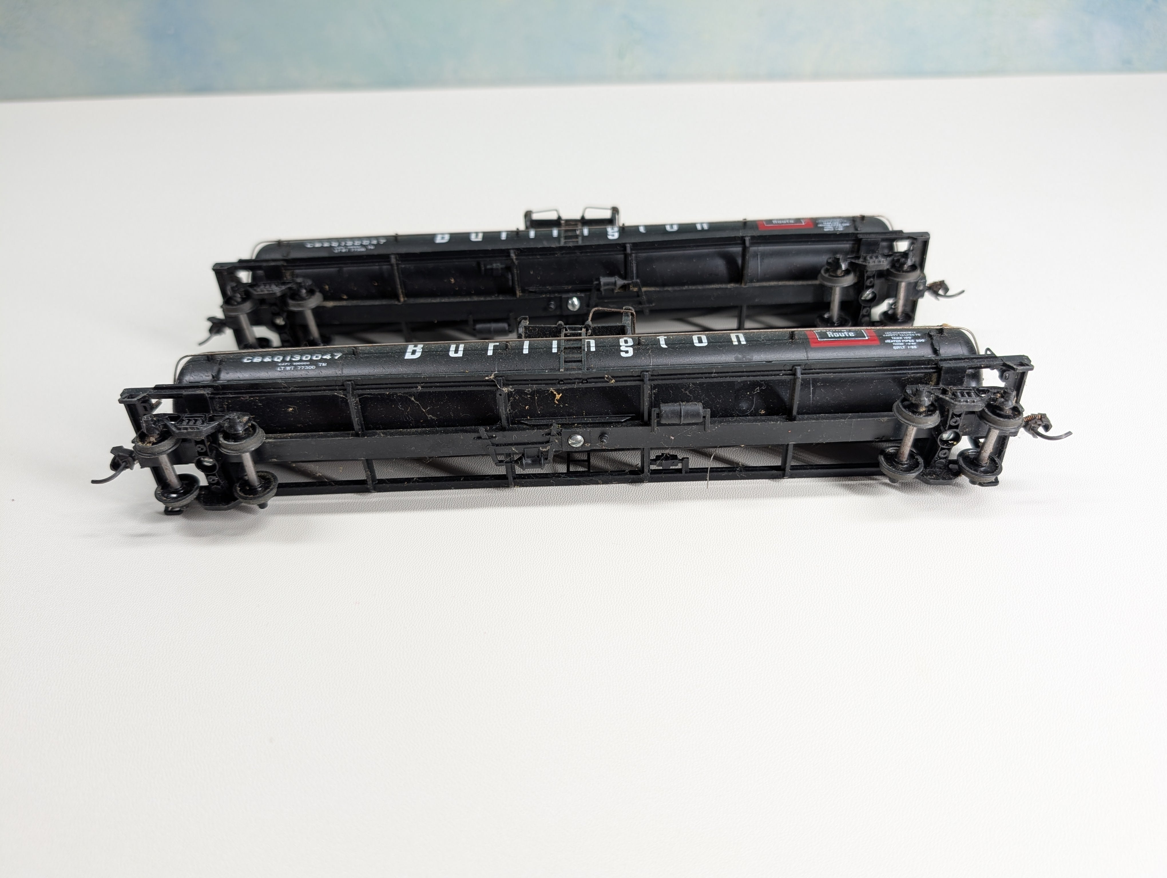 USED Athearn HO Scale 60' Tank Cars Burlington CB&Q #130047 (2 pcs)
