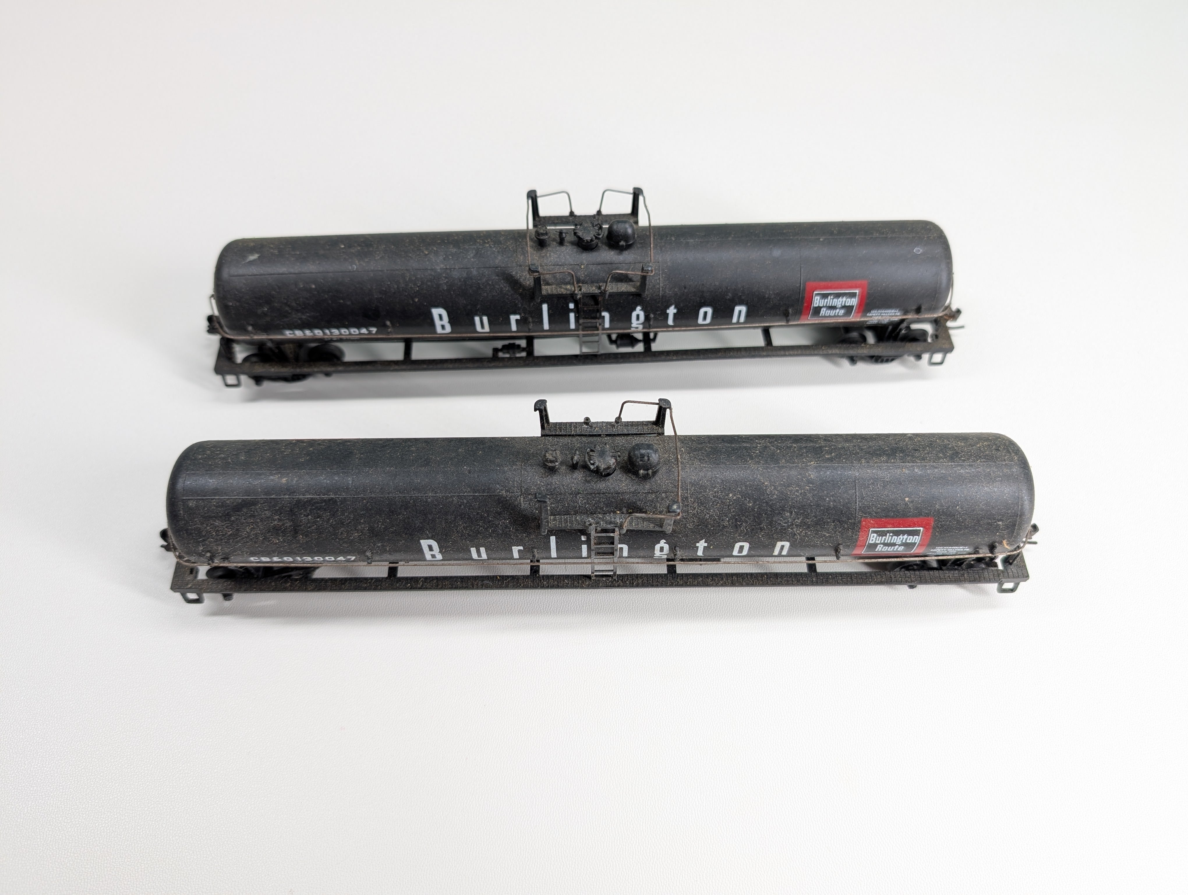 USED Athearn HO Scale 60' Tank Cars Burlington CB&Q #130047 (2 pcs)