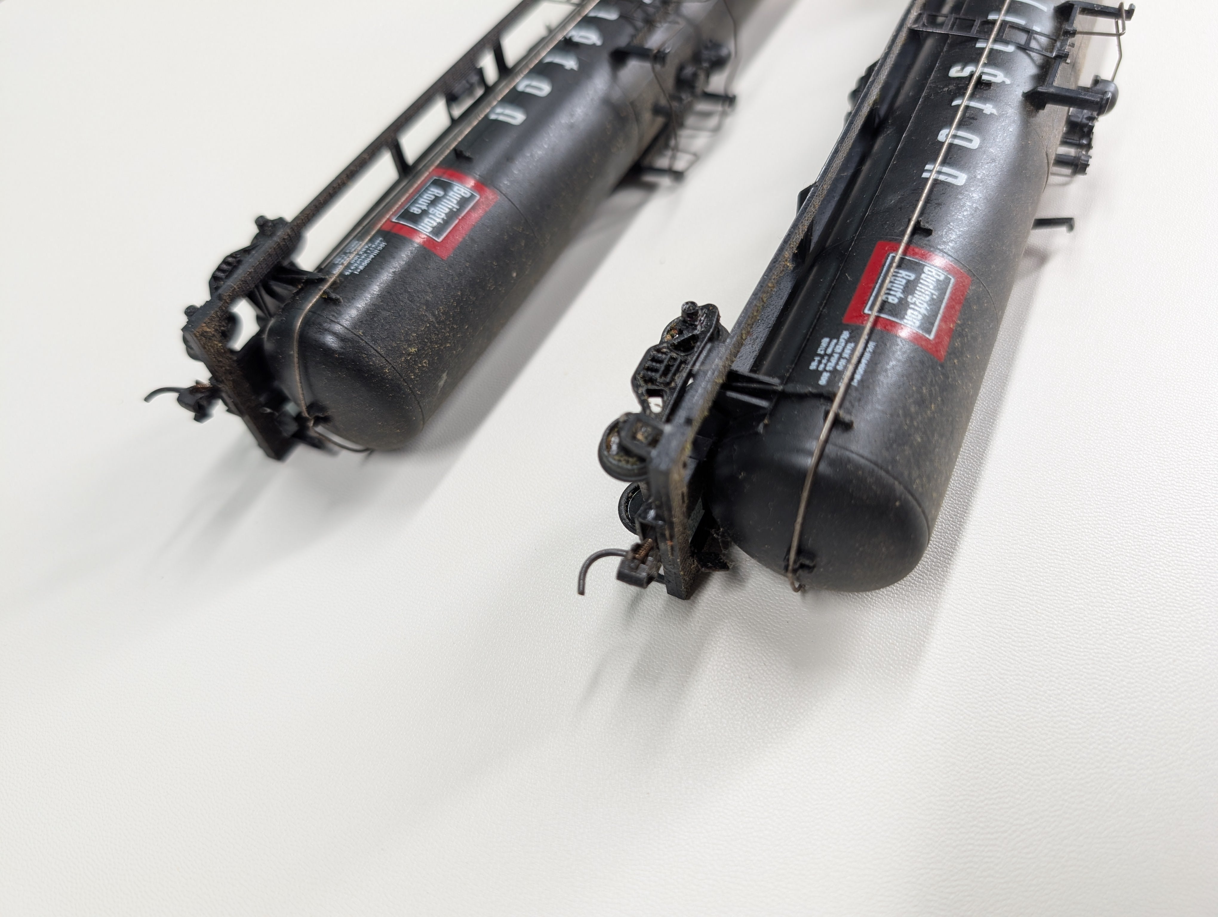 USED Athearn HO Scale 60' Tank Cars Burlington CB&Q #130047 (2 pcs)