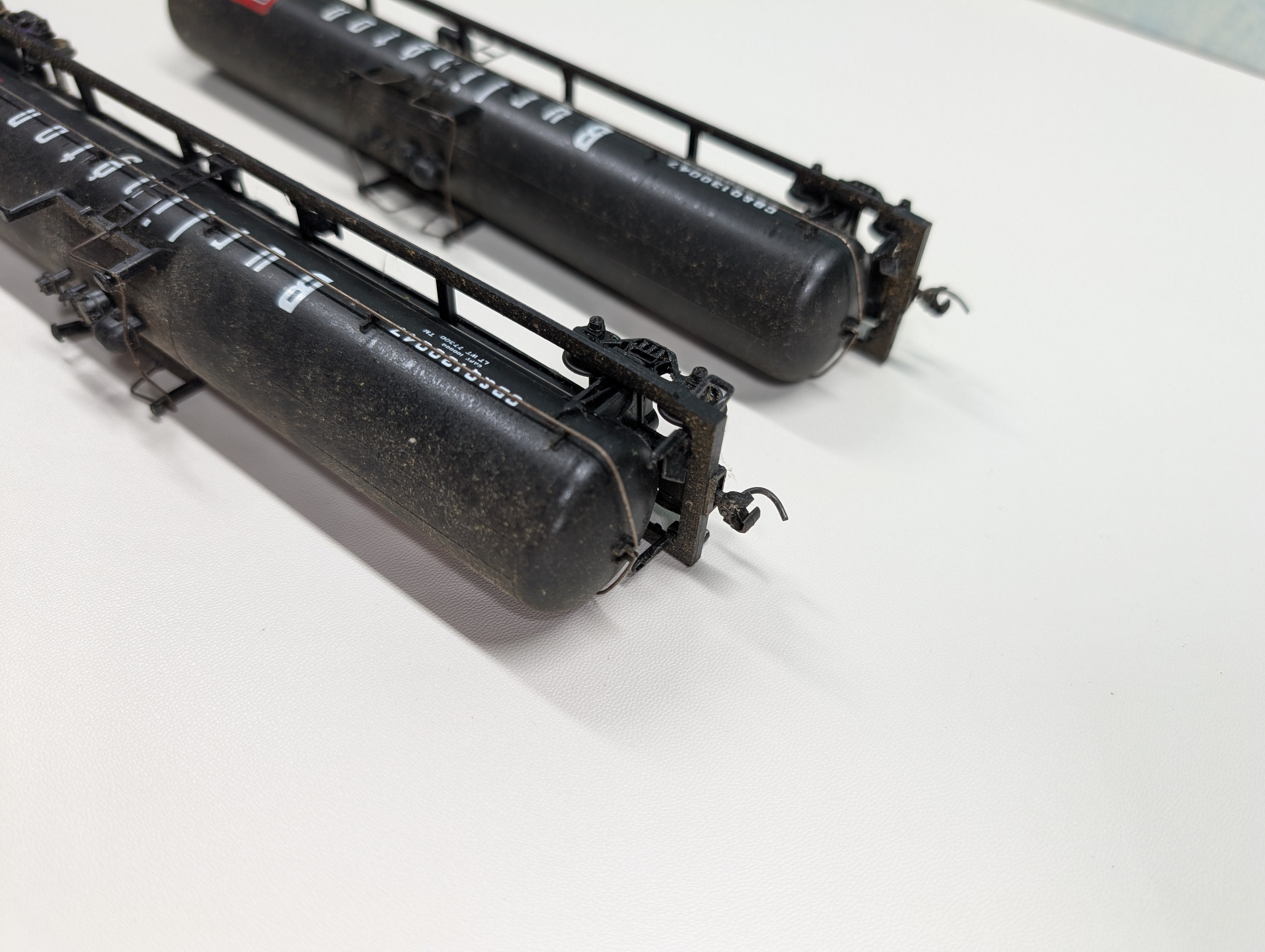 USED Athearn HO Scale 60' Tank Cars Burlington CB&Q #130047 (2 pcs)