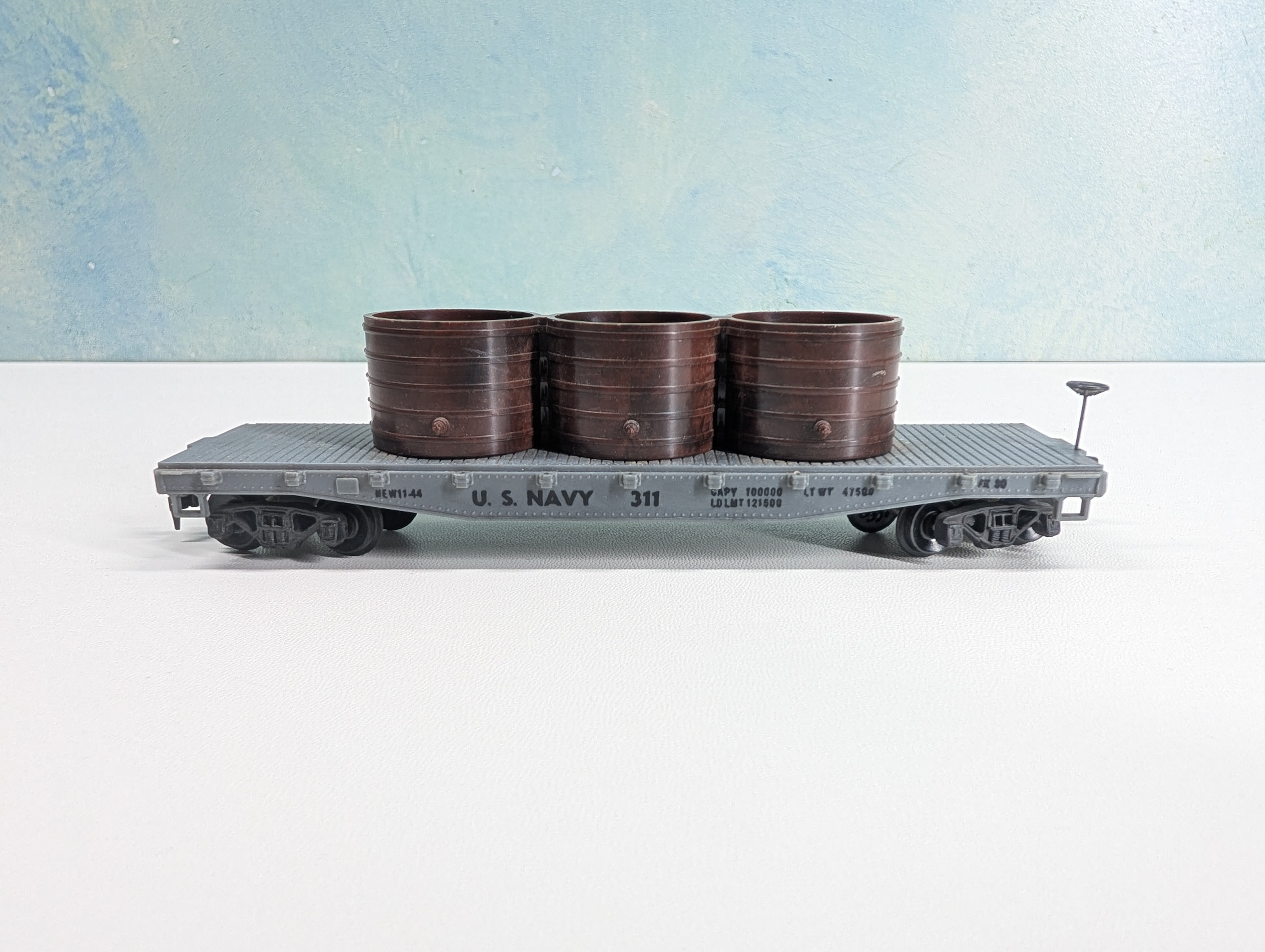 USED Mantua HO Scale 40' Flat Car w/ Tanks US Navy #311