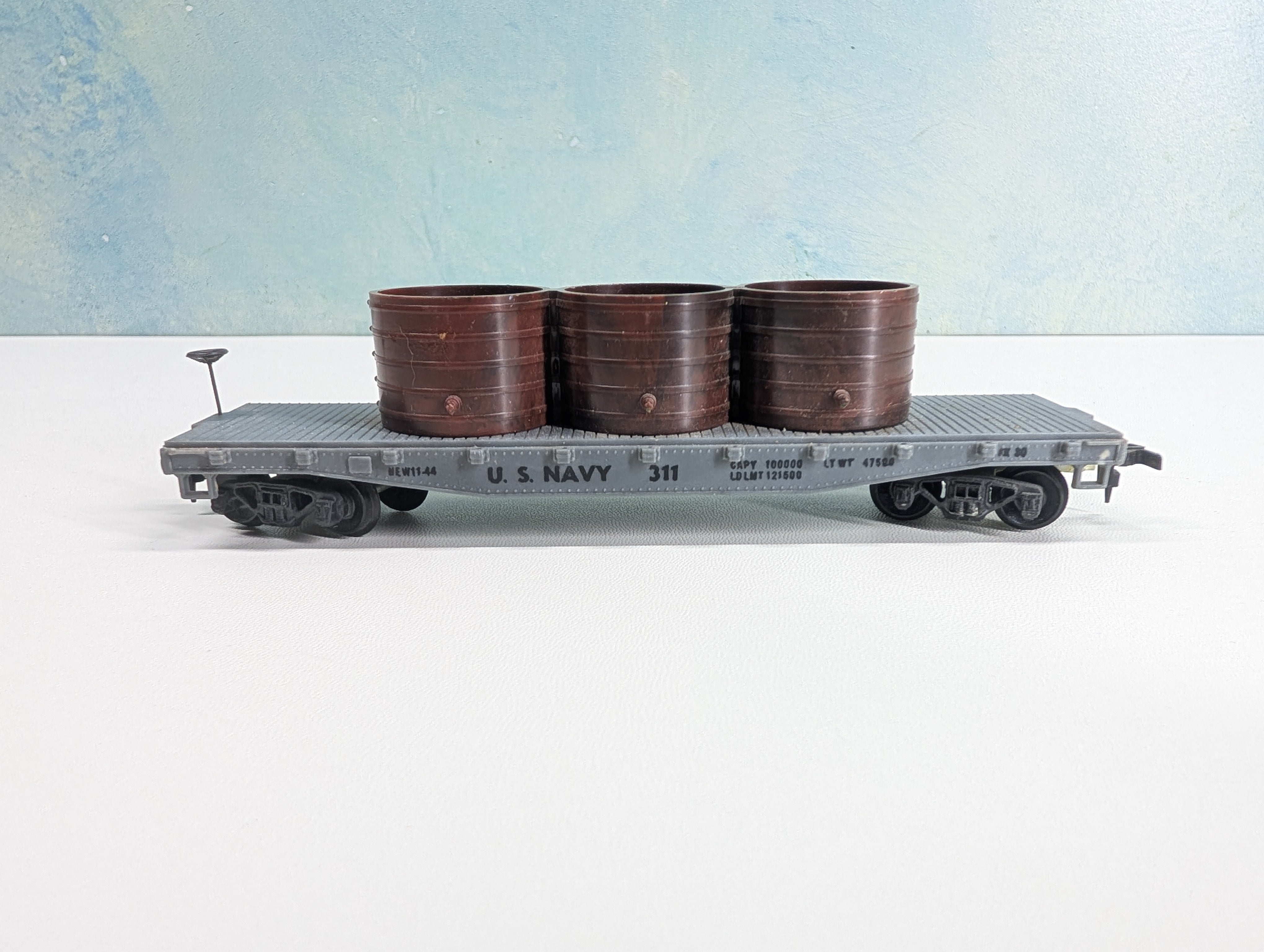USED Mantua HO Scale 40' Flat Car w/ Tanks US Navy #311