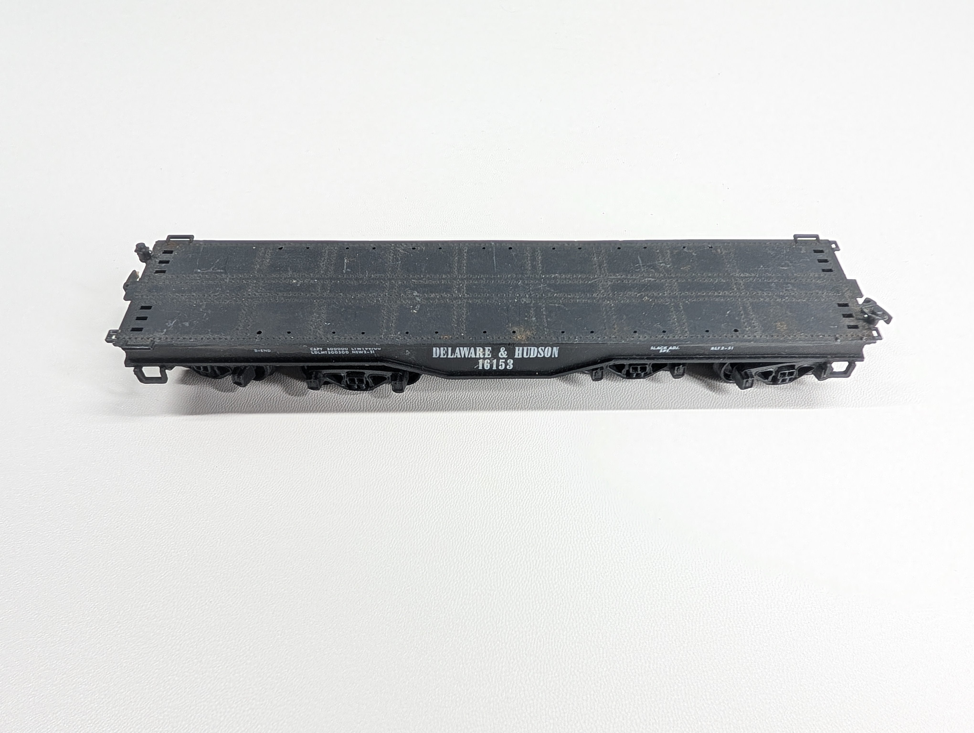 USED AHM HO Scale 48' Heavy Duty Flat Car Delaware and Hudson D&H #16153