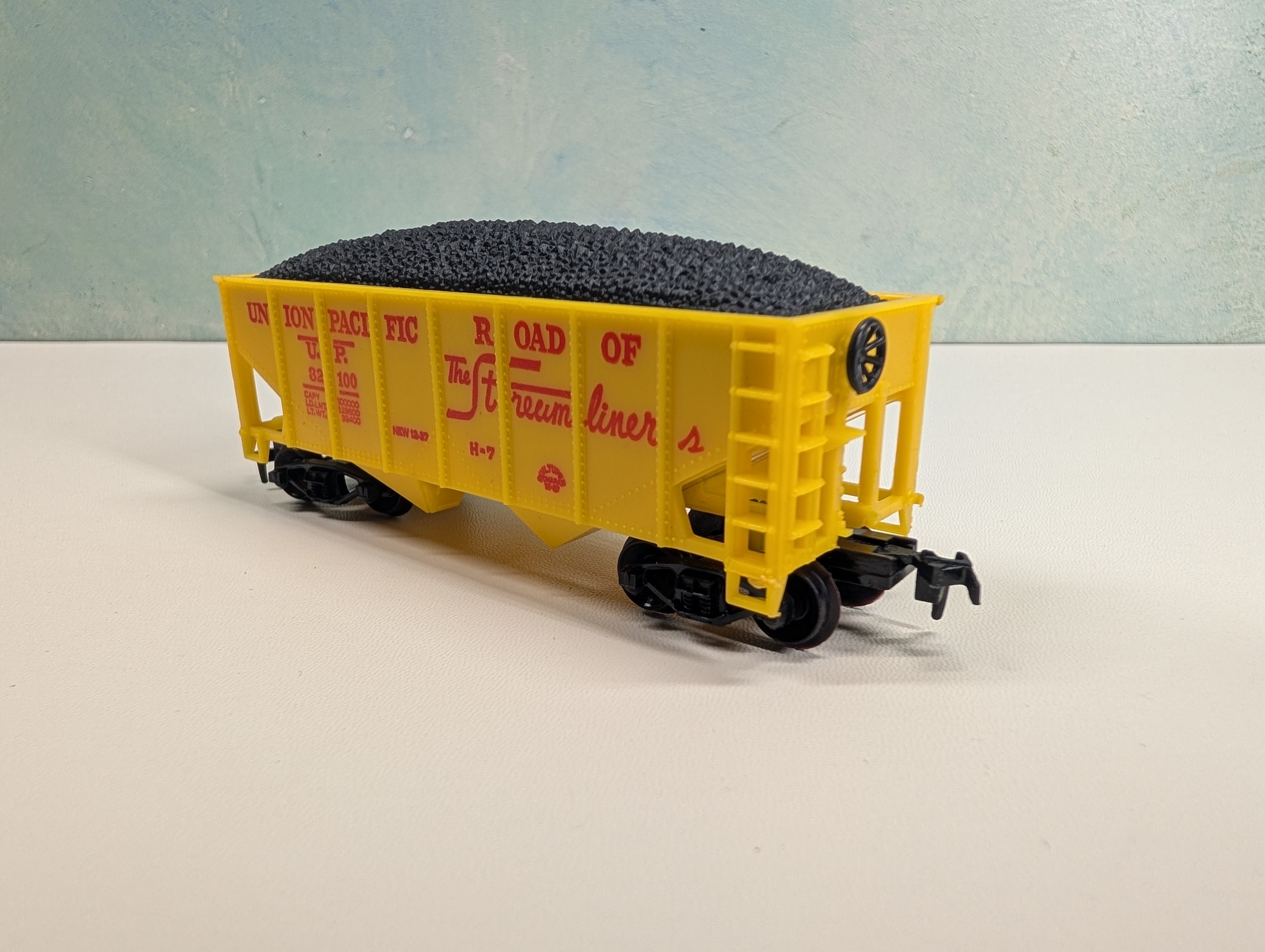 USED Life-Like HO Scale 2 Bay Hopper w/ Coal Load Union Pacific UP #32100