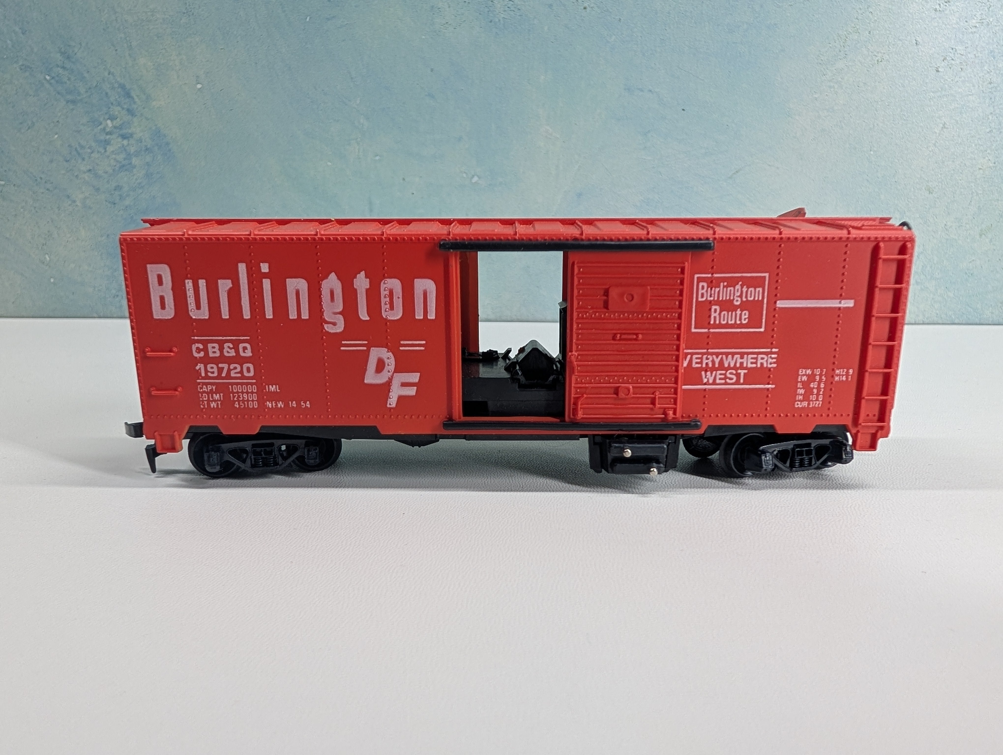 USED Tyco HO Scale 40' Operating Box Car Burlington CB&Q #19720