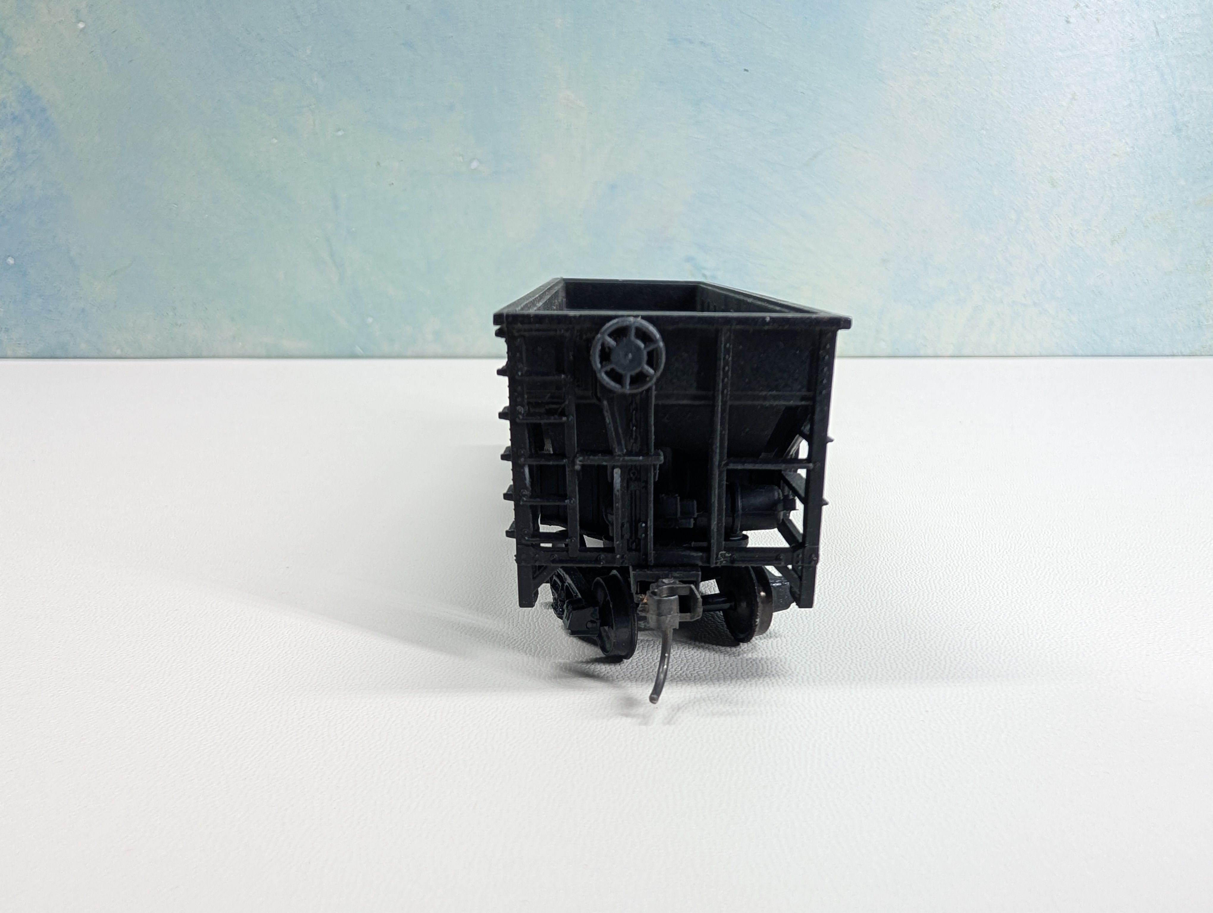 USED HO Scale 2 Bay Hopper Norfolk & Western N&W #67024 Metal Wheels
