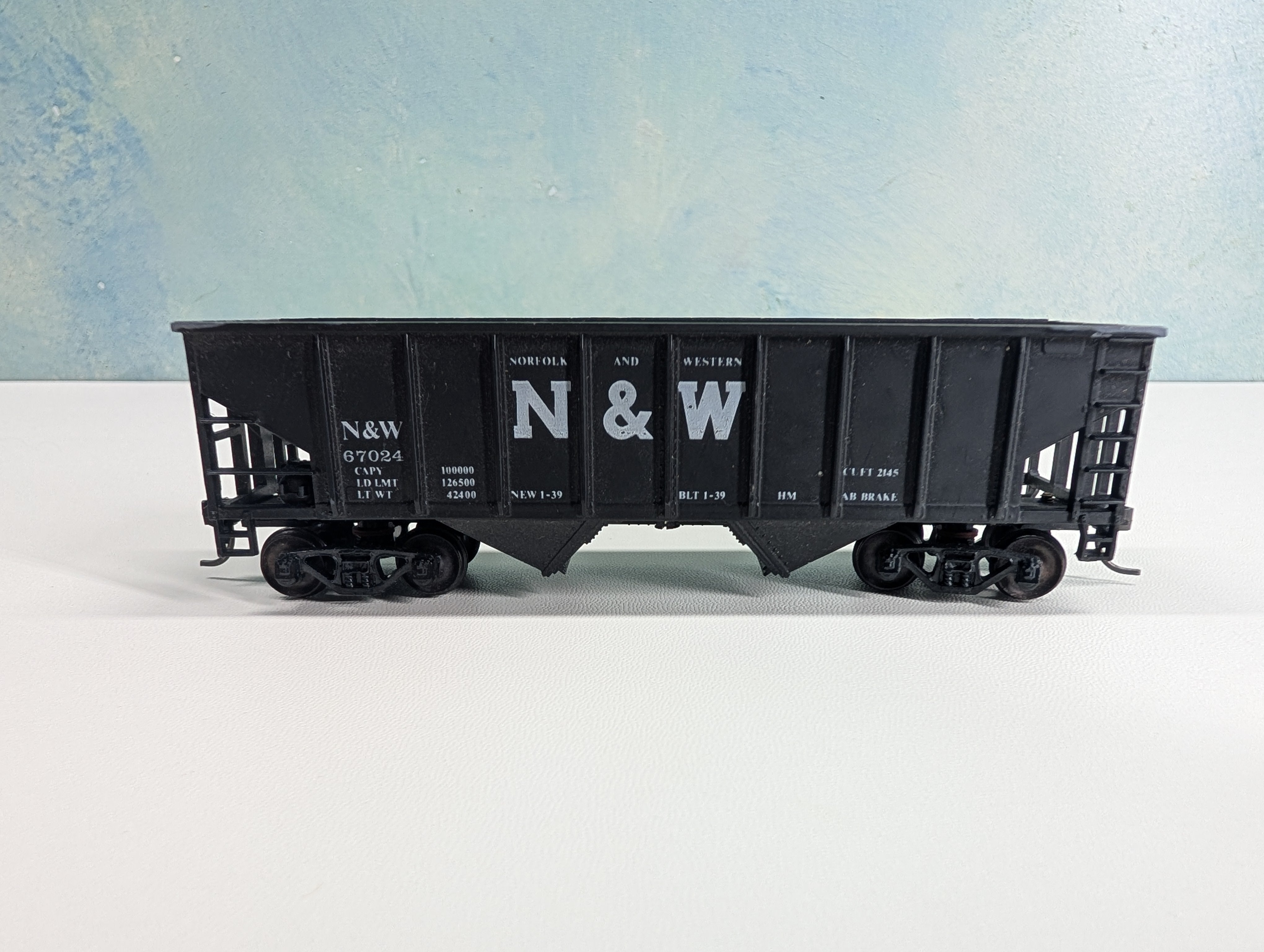 USED HO Scale 2 Bay Hopper Norfolk & Western N&W #67024 Metal Wheels
