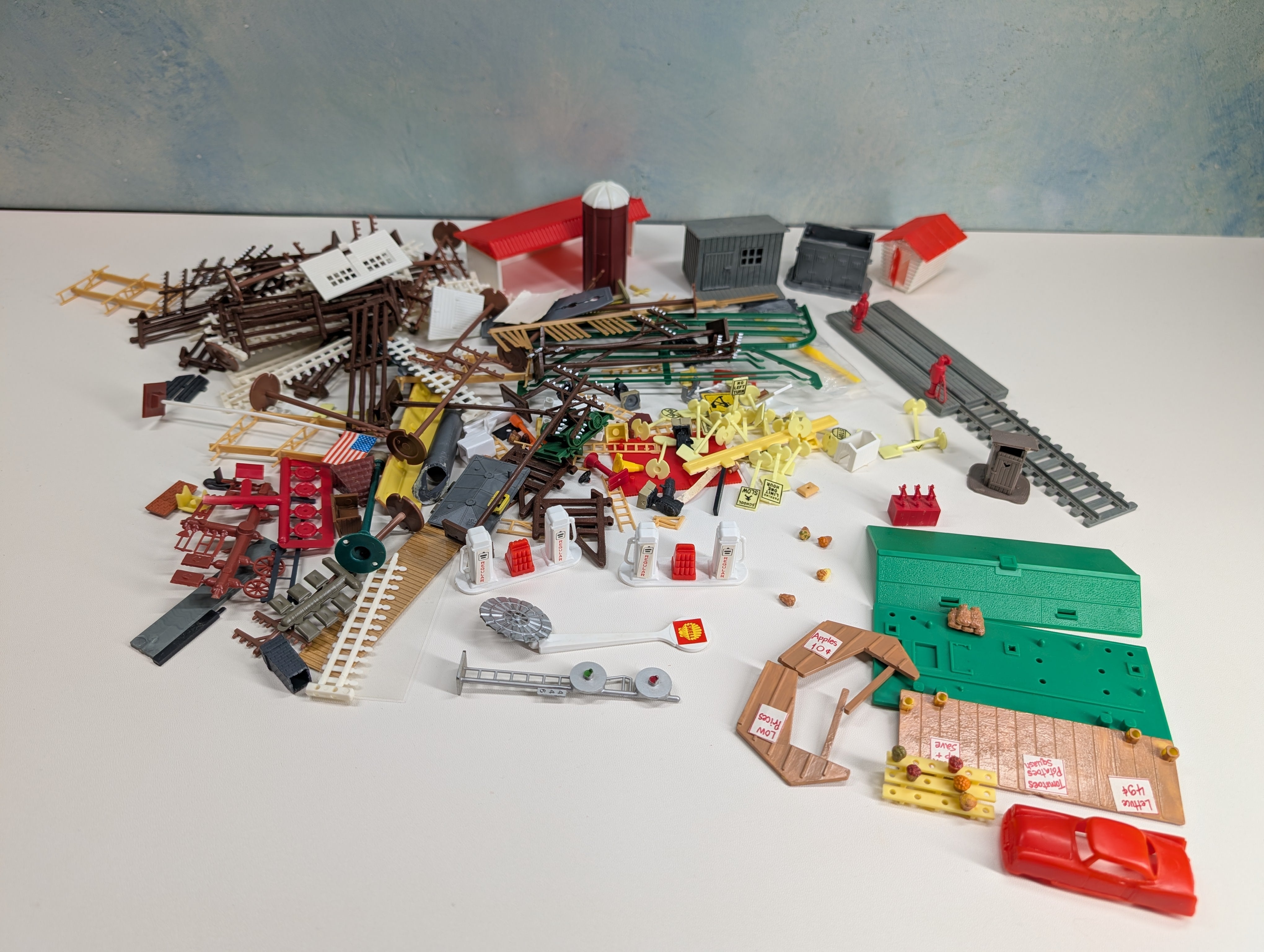 USED HO Scale Large Lot of Detail Parts, Building Parts, Gas Pumps Etc
