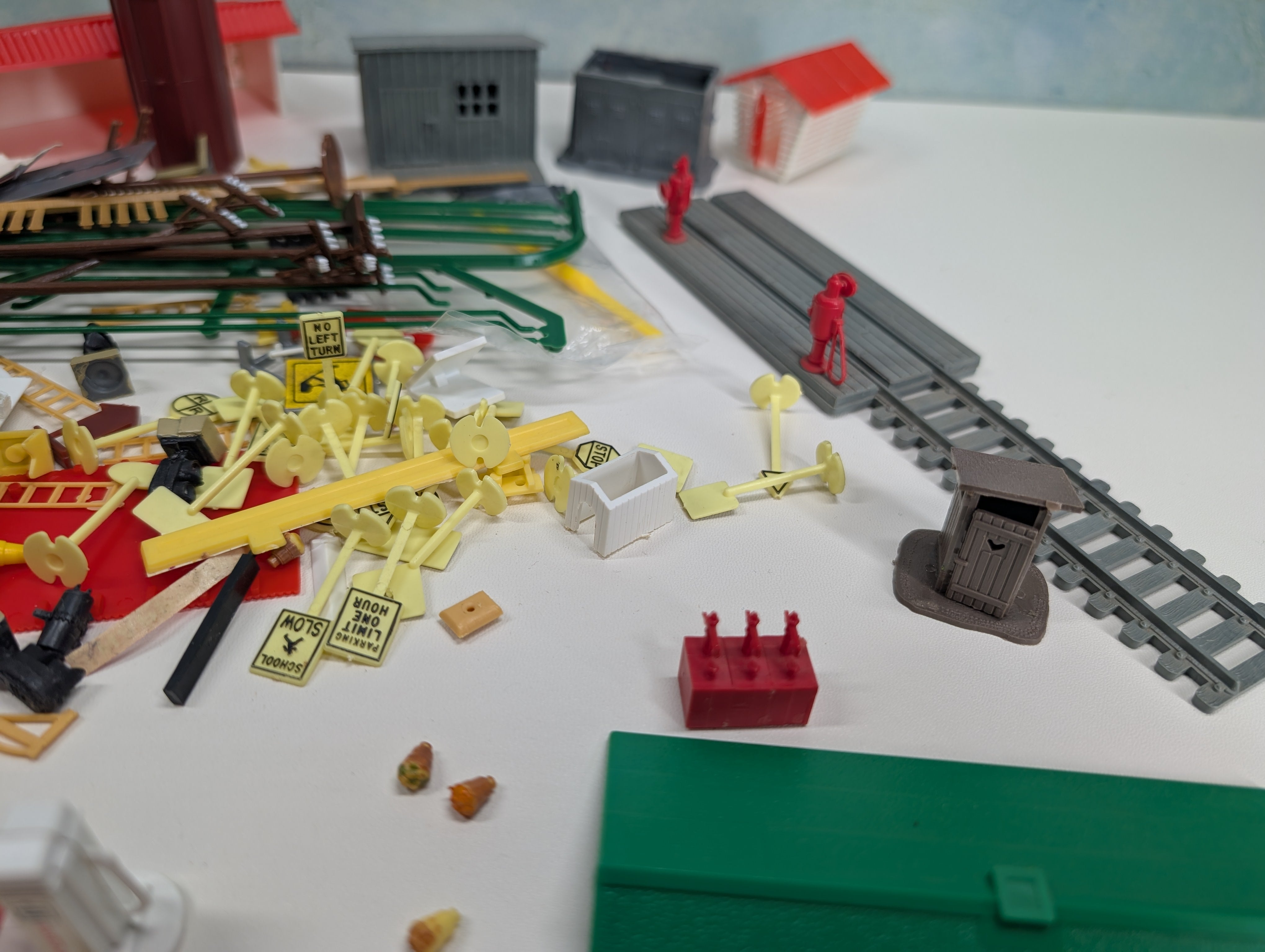 USED HO Scale Large Lot of Detail Parts, Building Parts, Gas Pumps Etc