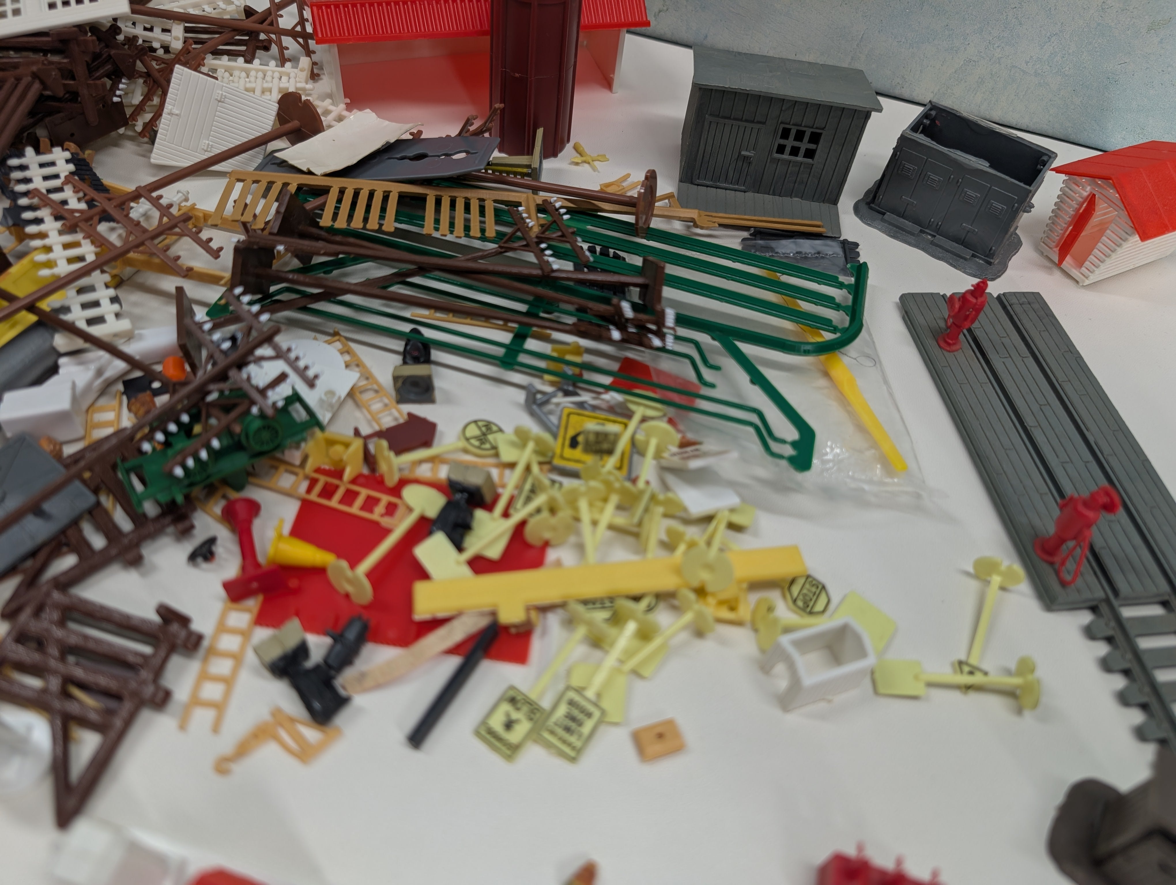 USED HO Scale Large Lot of Detail Parts, Building Parts, Gas Pumps Etc