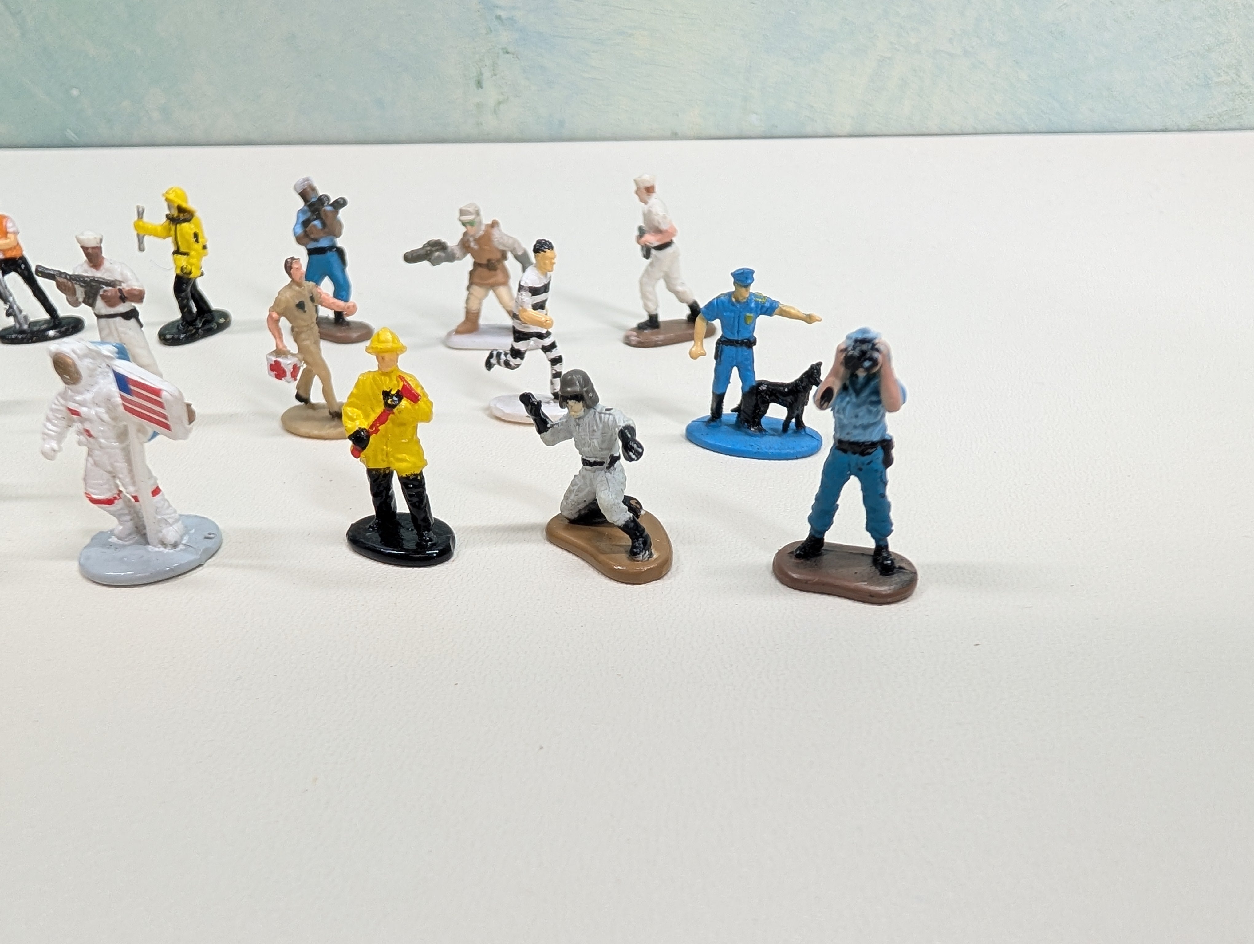 USED HO Scale Astronaut, Policemen, Firemen and other Unique Figures (20+ pcs)