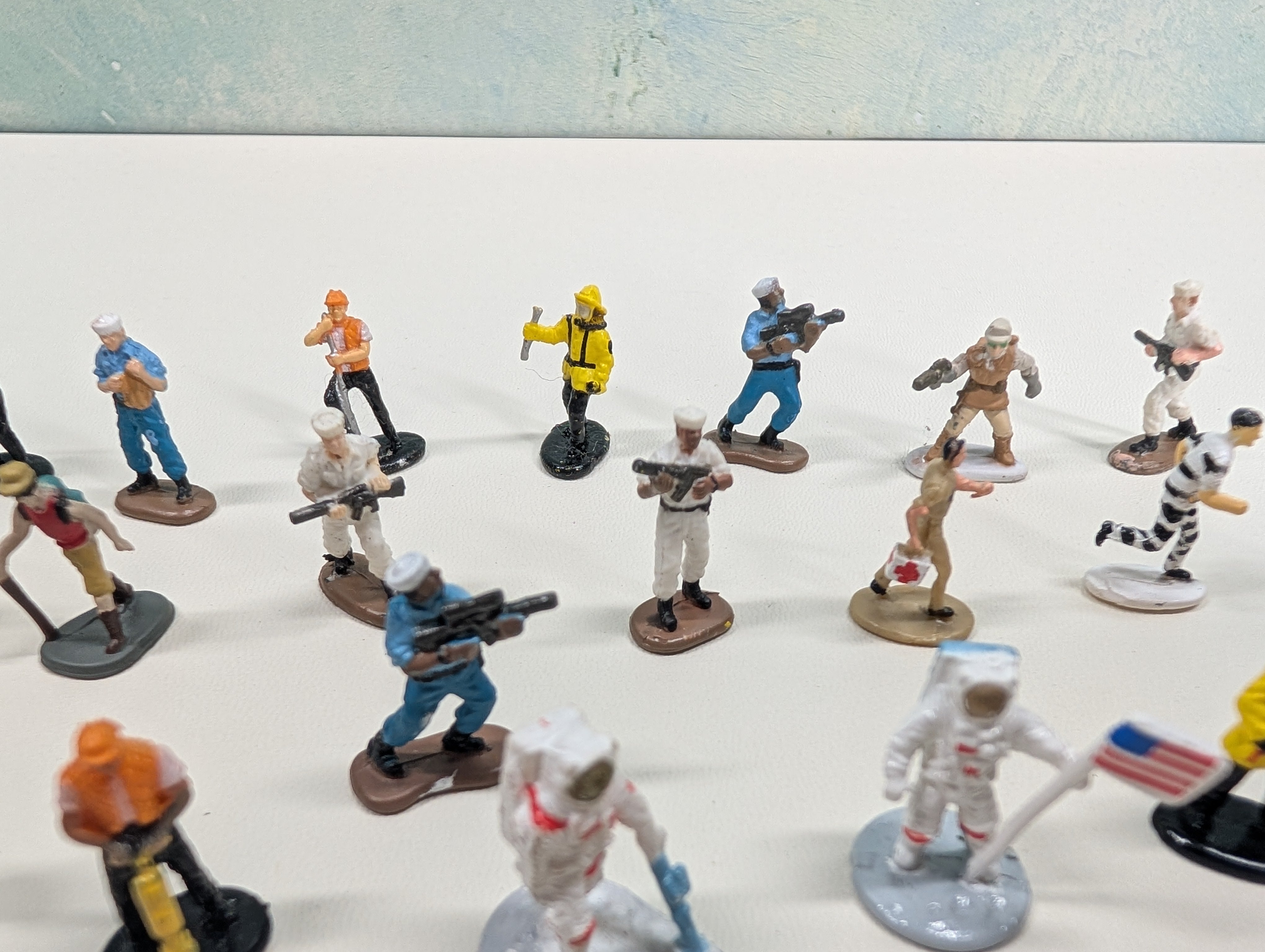 USED HO Scale Astronaut, Policemen, Firemen and other Unique Figures (20+ pcs)