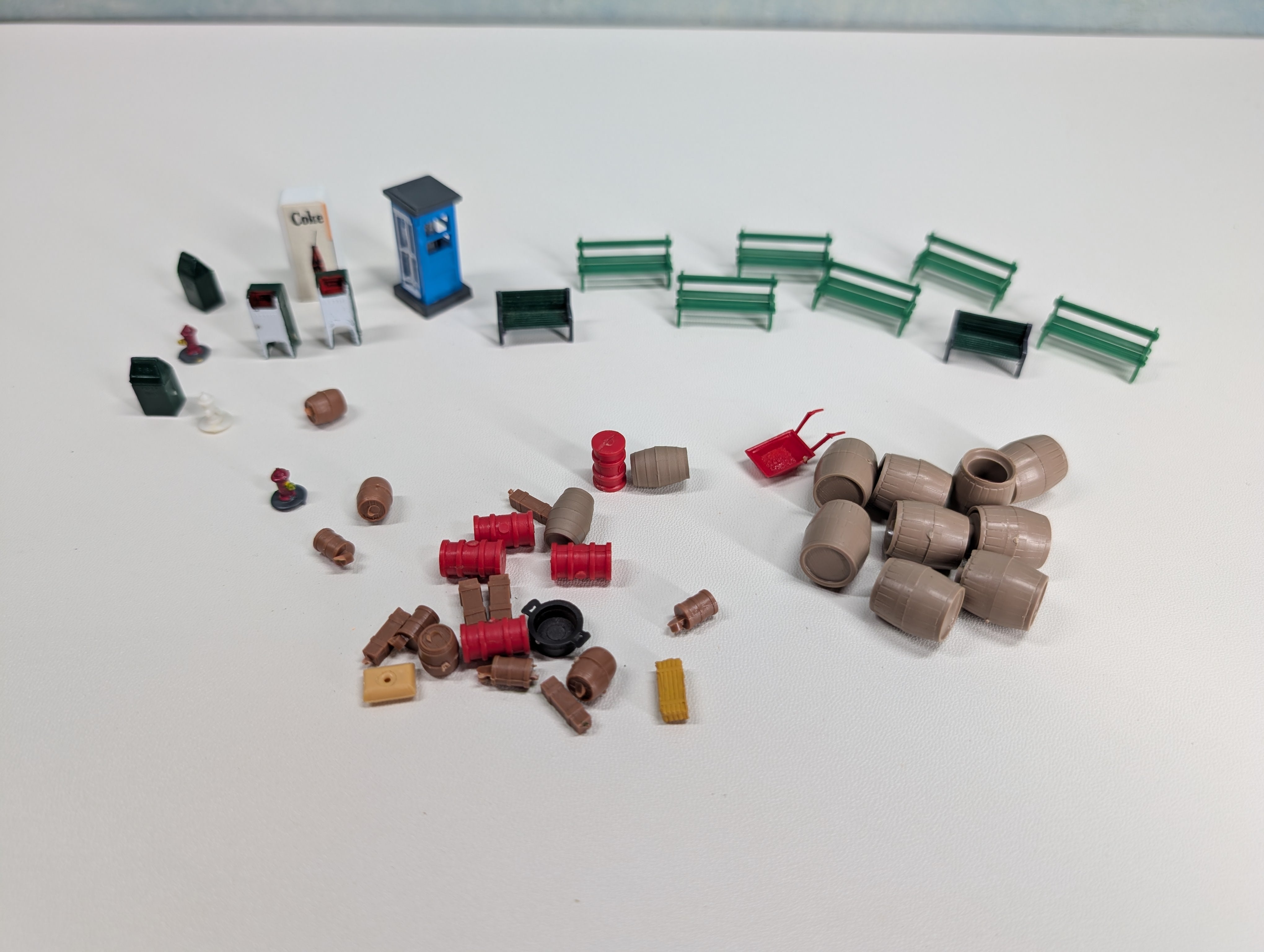 USED HO Scale Lot of Barrels, Fire Hydrants, Park Benches & Other Layout Details