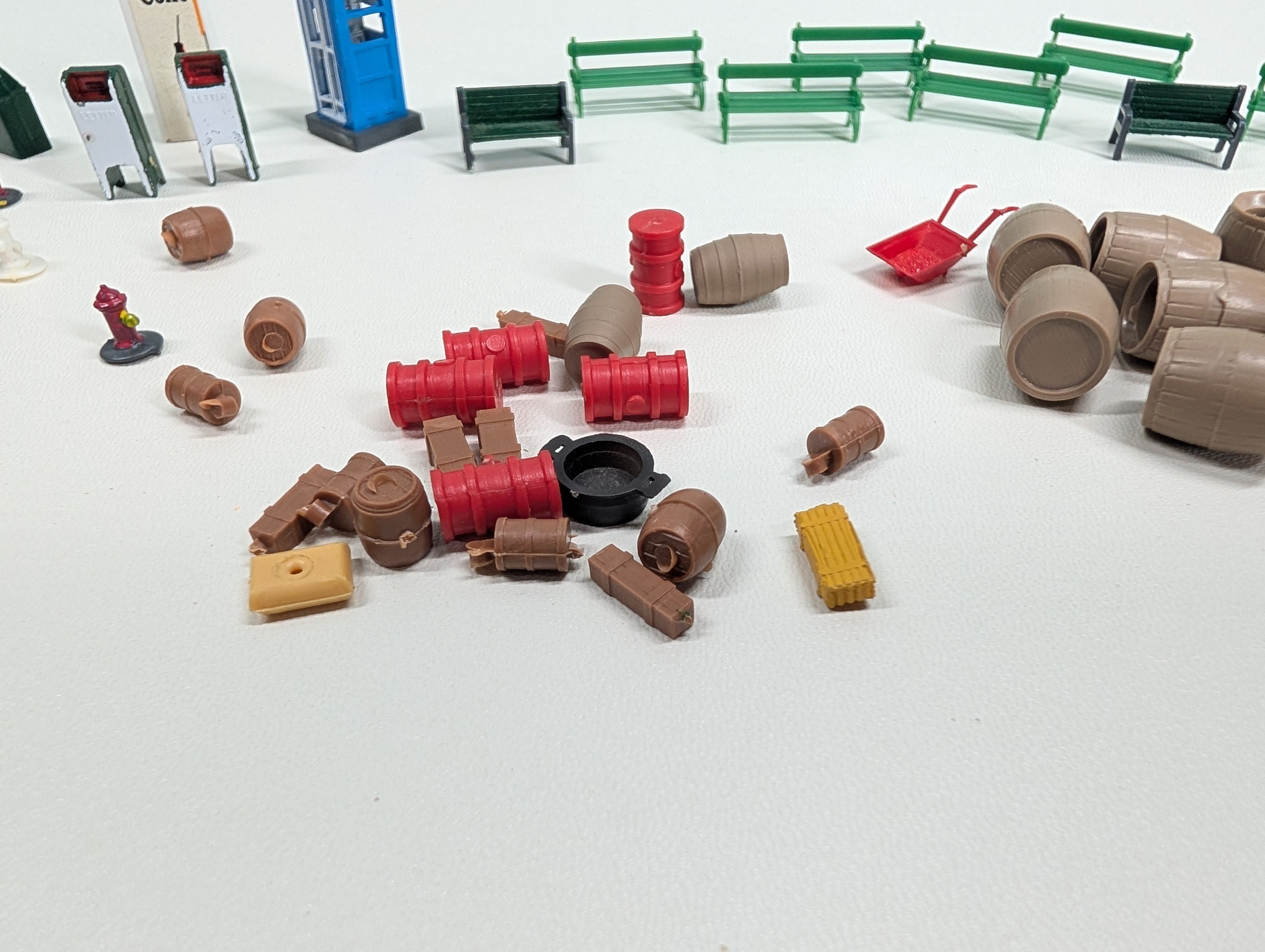 USED HO Scale Lot of Barrels, Fire Hydrants, Park Benches & Other Layout Details