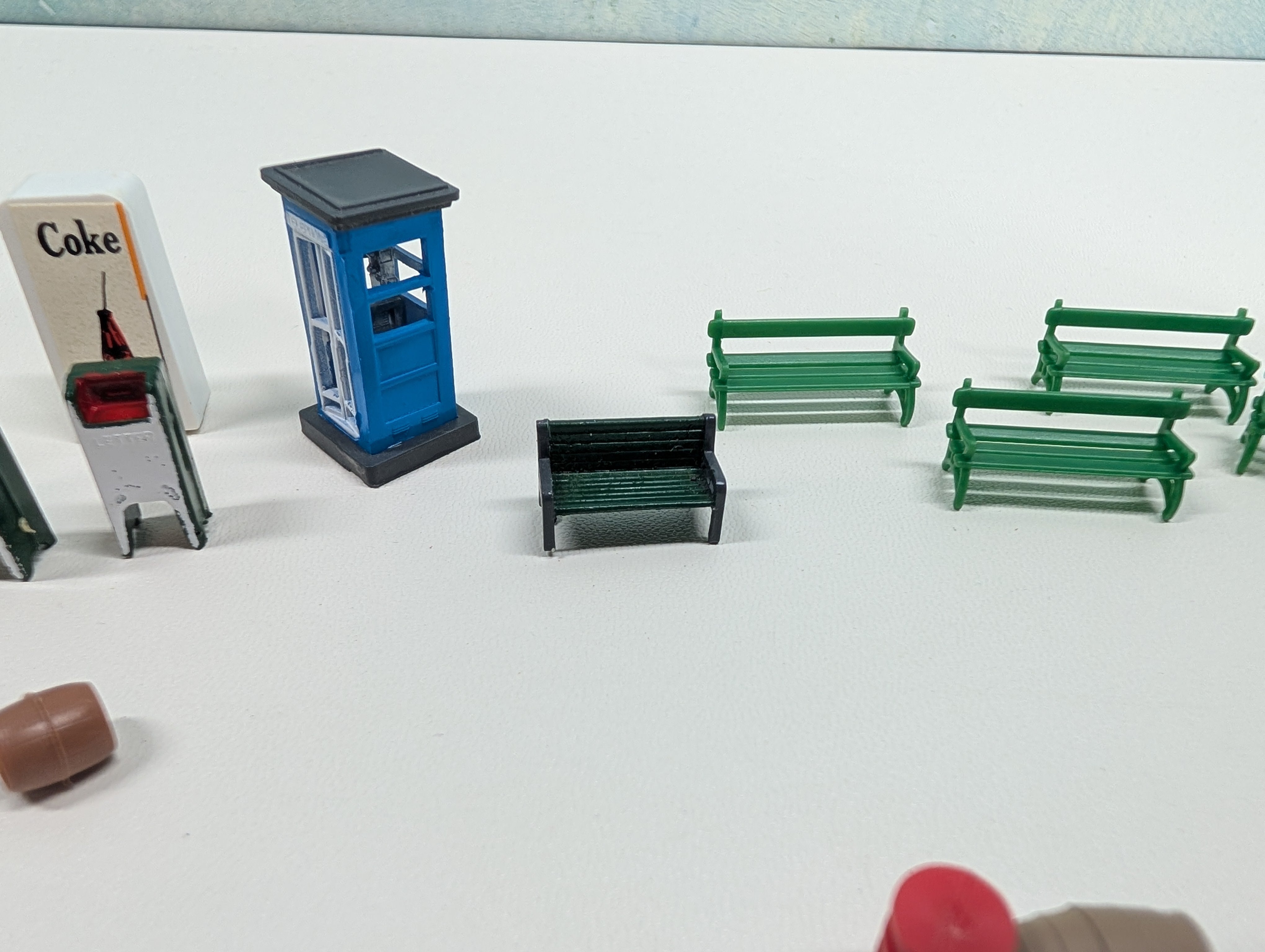 USED HO Scale Lot of Barrels, Fire Hydrants, Park Benches & Other Layout Details