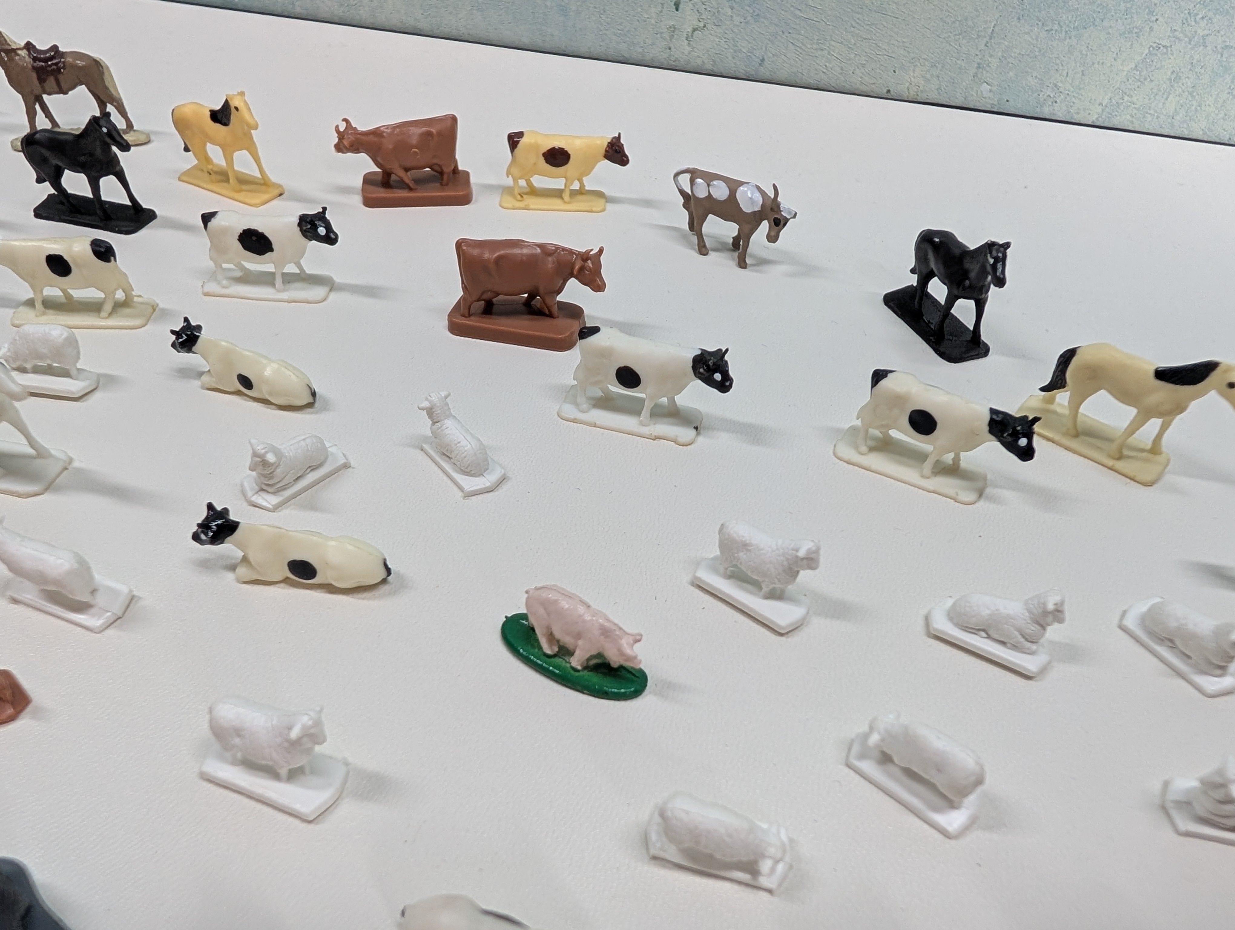 USED HO Scale Animals, Farm Animals (60 pcs)