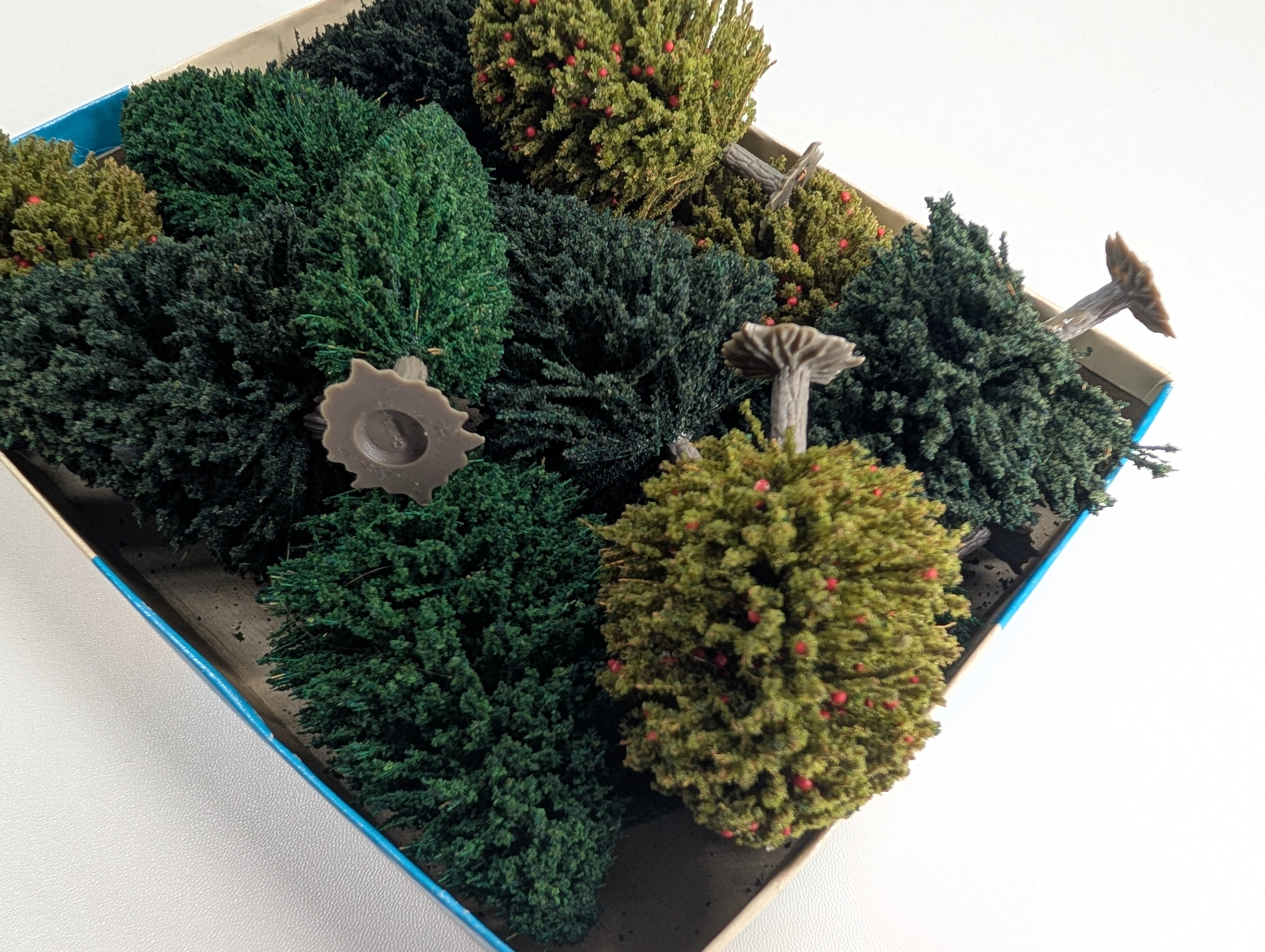 USED HO Scale Lot of Various Trees, Scenery (10+ pcs)