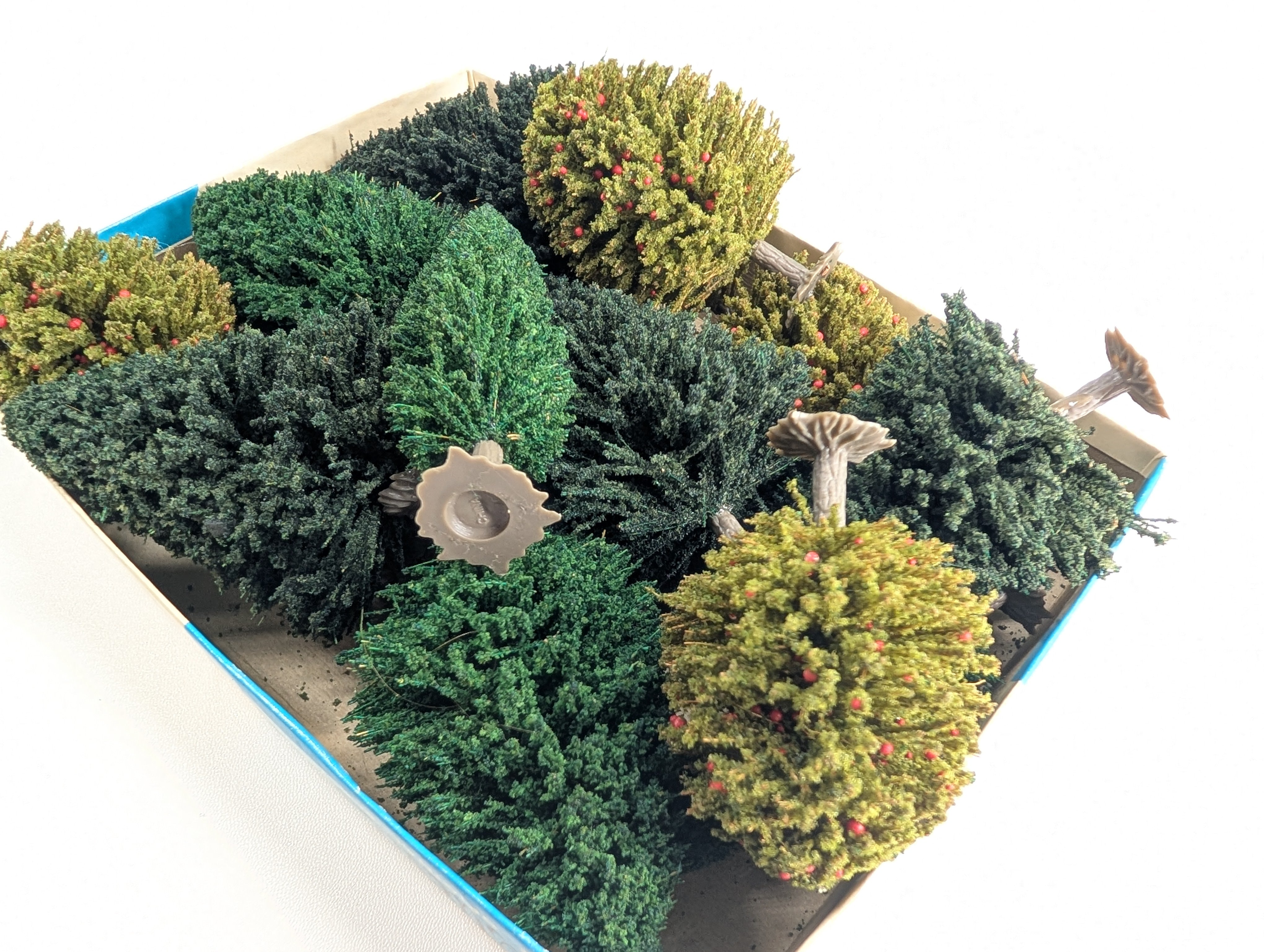 USED HO Scale Lot of Various Trees, Scenery (10+ pcs)