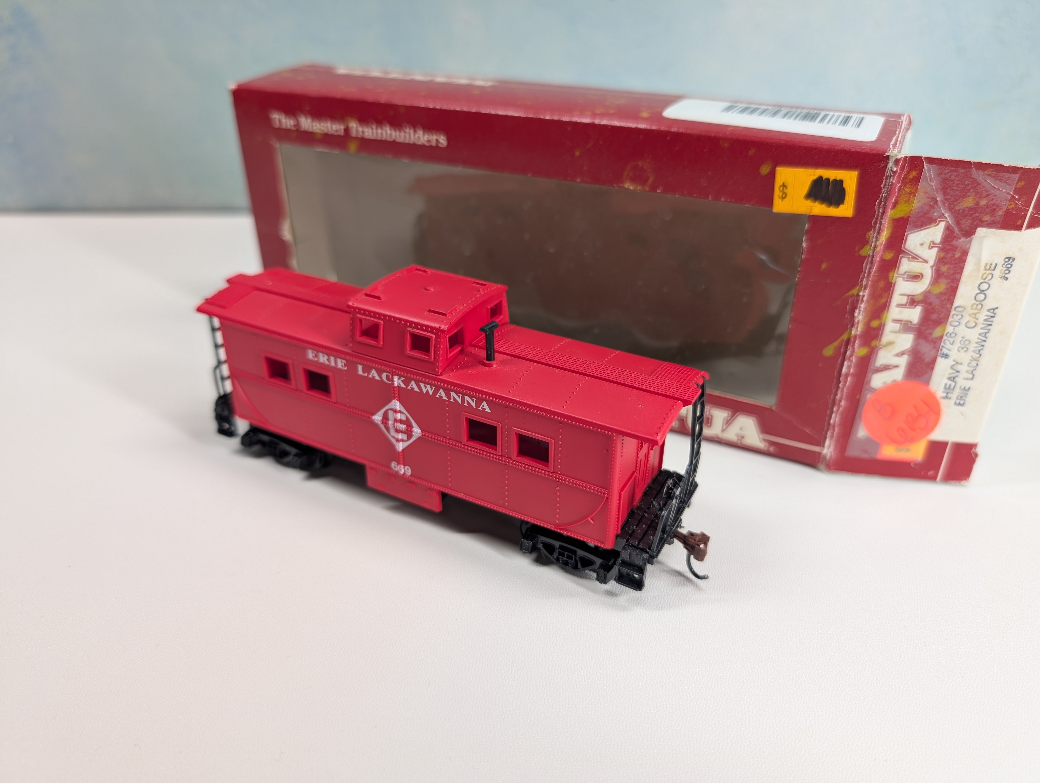 USED Mantua 726-030 HO Scale Heavy 36' Caboose Erie Lackawanna #669