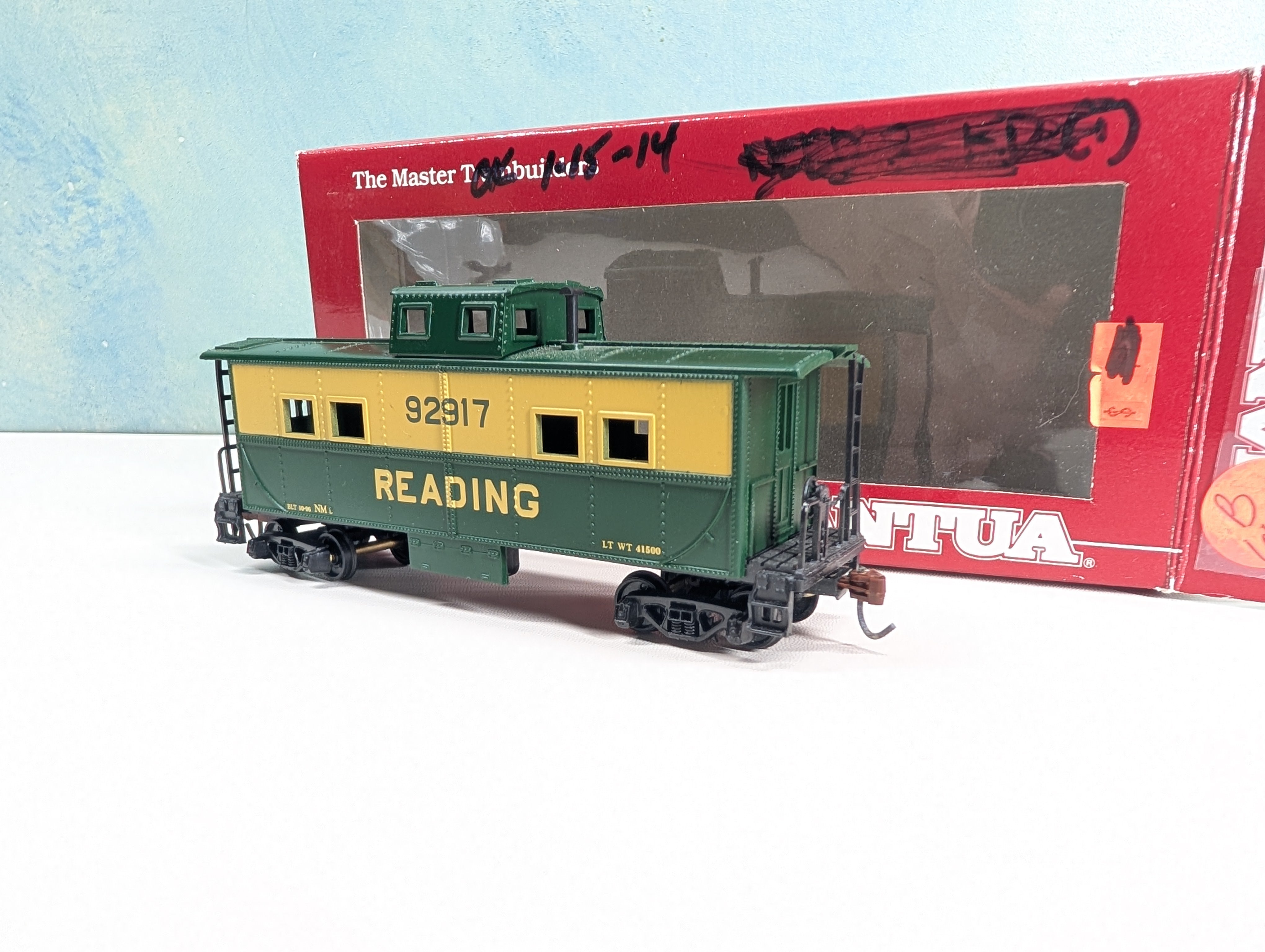 USED Mantua 726-621 HO Scale Heavy 36' Caboose Reading #92917