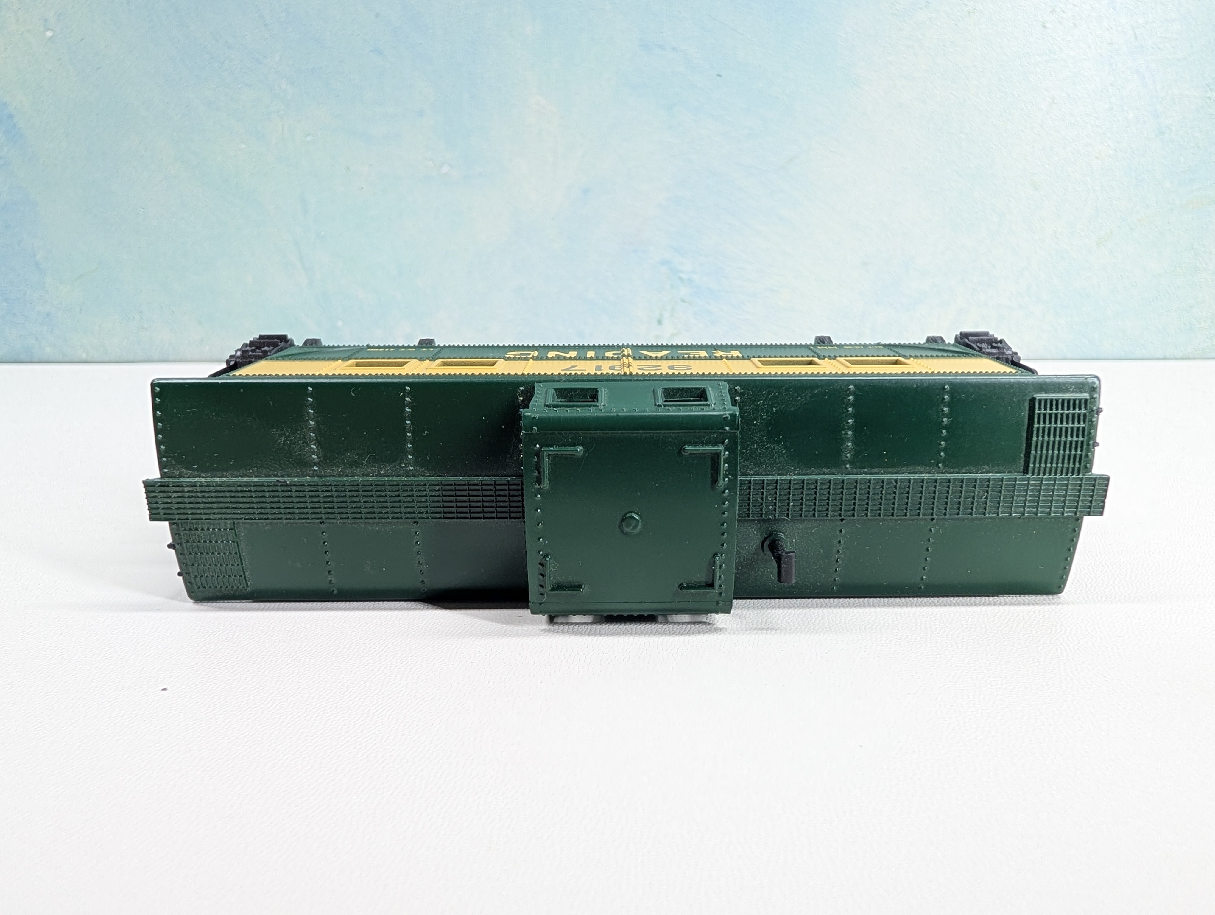 USED Mantua 726-621 HO Scale Heavy 36' Caboose Reading #92917