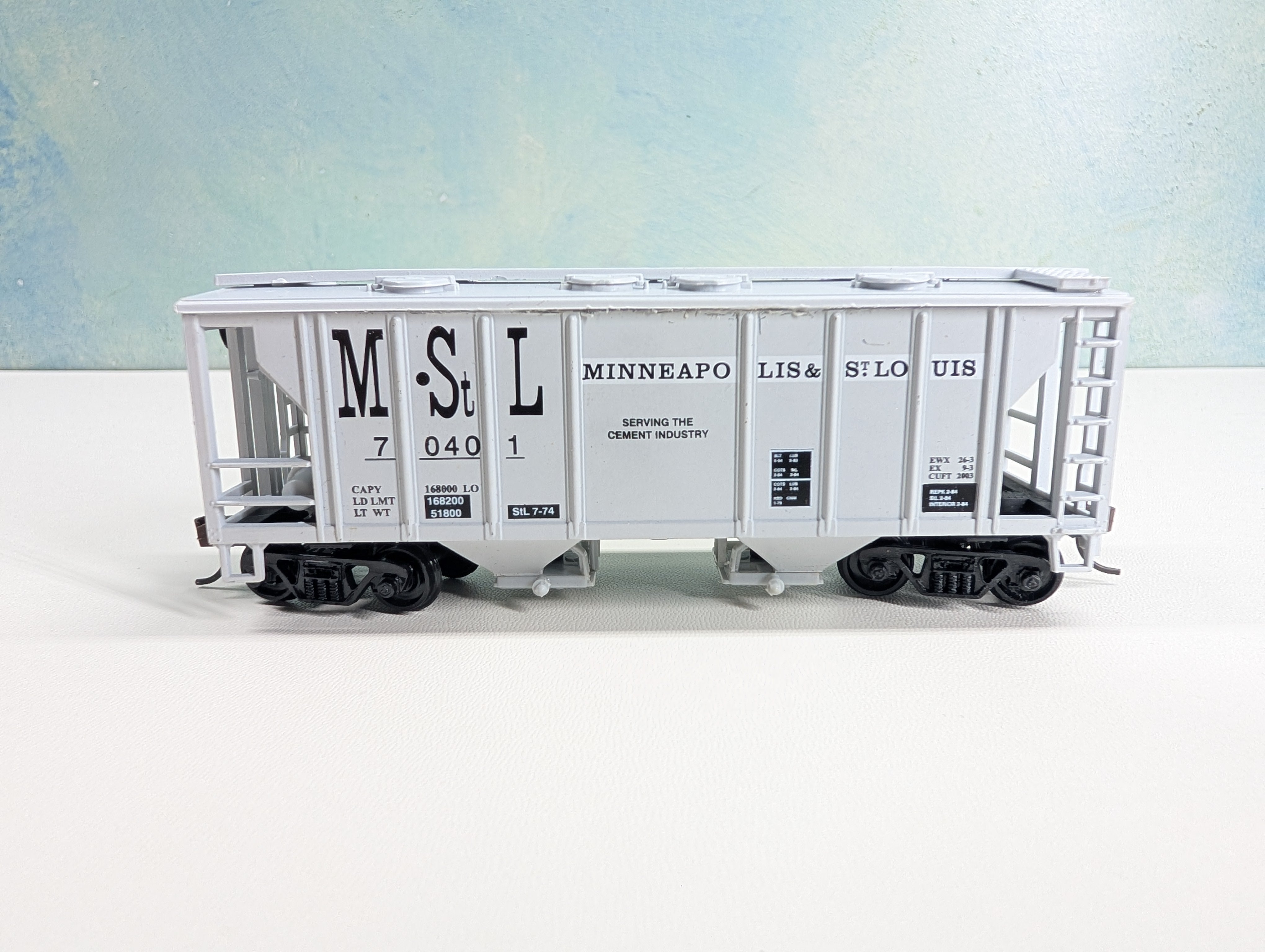 USED Roundhouse HO Scale Covered Hopper Minneapolis & St Louis MStL #70401