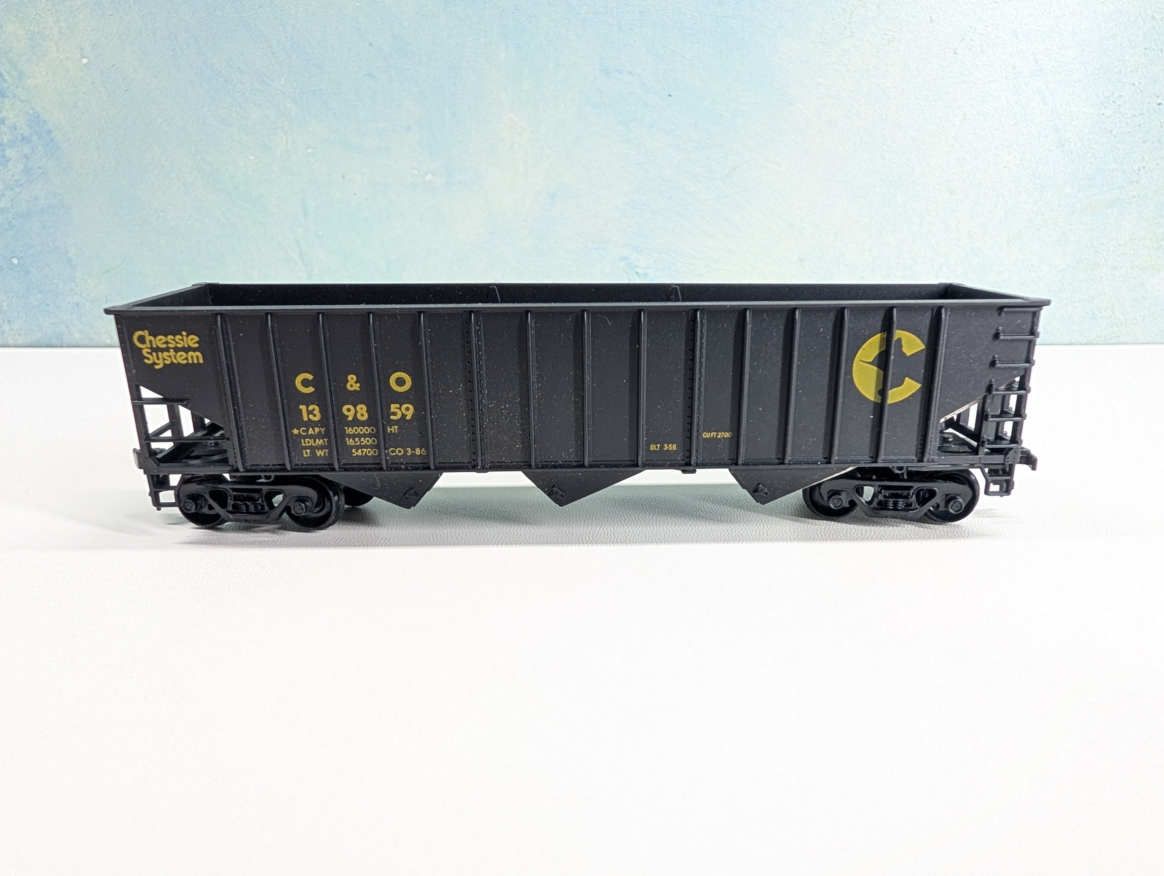 USED Stewart Hobbies HO Scale 70 Ton 14 Panel Tripple Hopper Chessie System C&O #139859