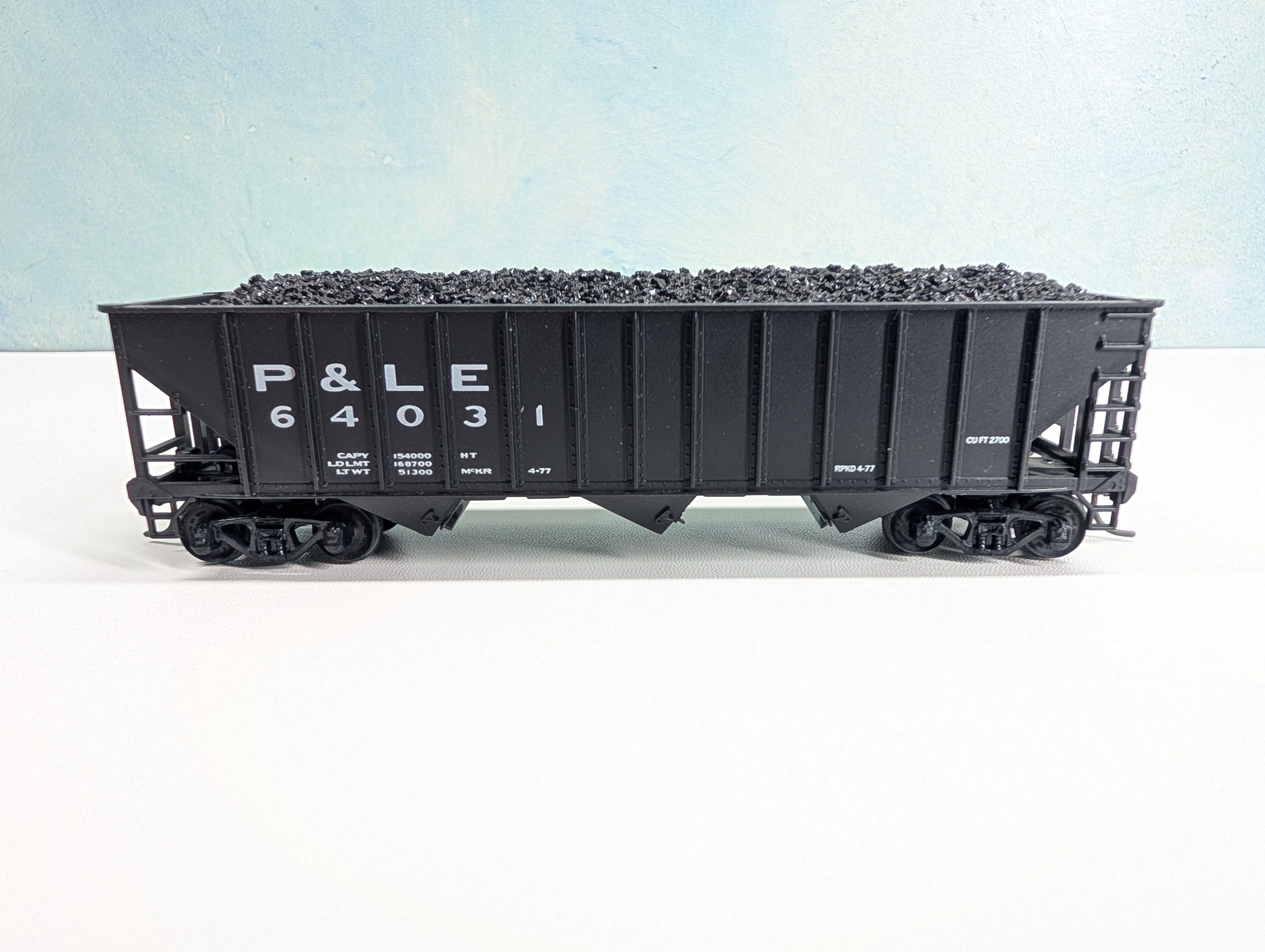 USED Stewart Hobbies HO Scale 70 Ton 12 Panel Tripple Hopper w/ Coal Load Pittsburgh and Lake Erie P&LE #64031 Metal Wheels