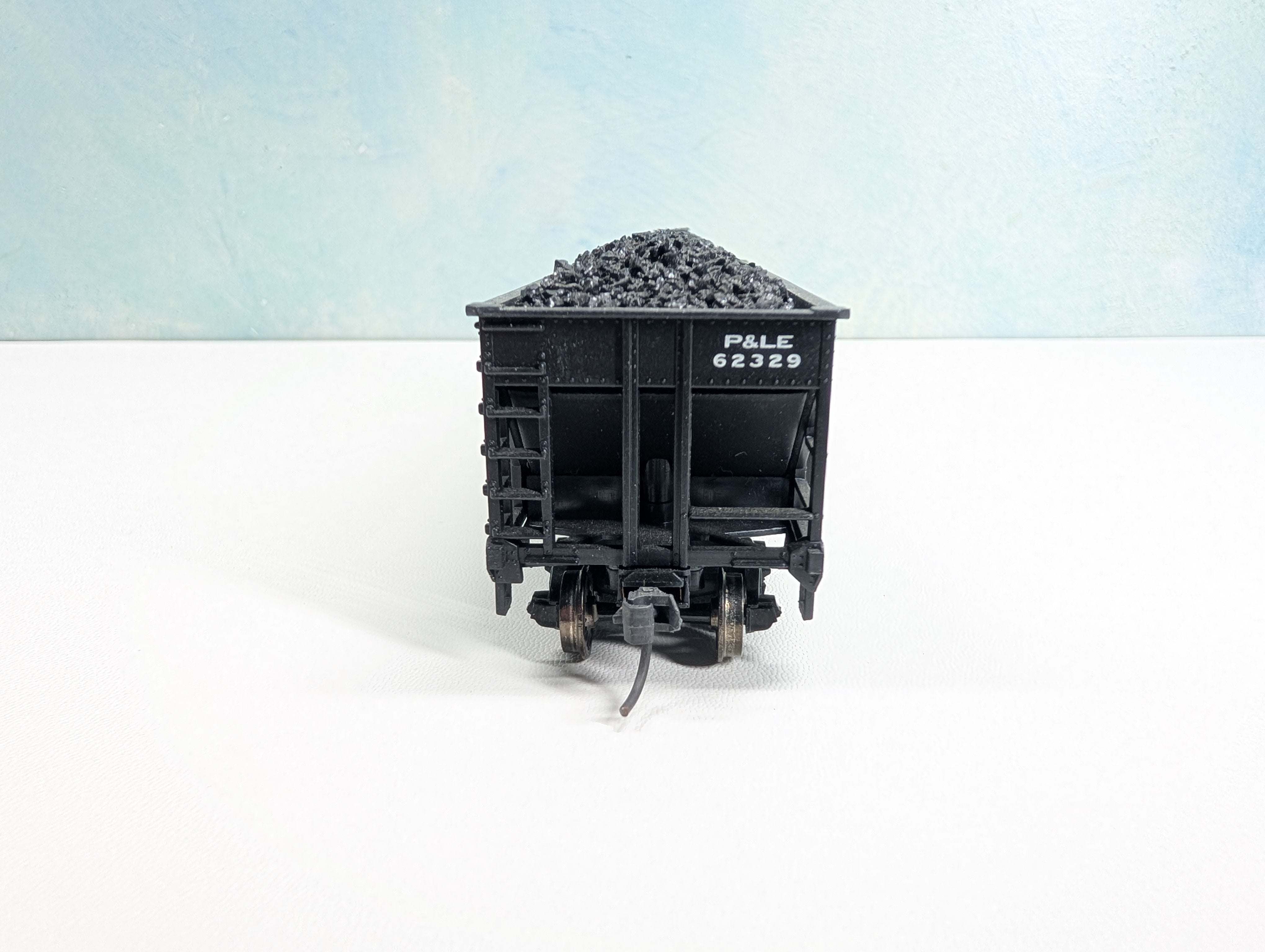 USED Stewart Hobbies HO Scale 70 Ton 12 Panel Tripple Hopper w/ Coal Pittsburgh and Lake Erie P&LE #62329 Metal Wheels
