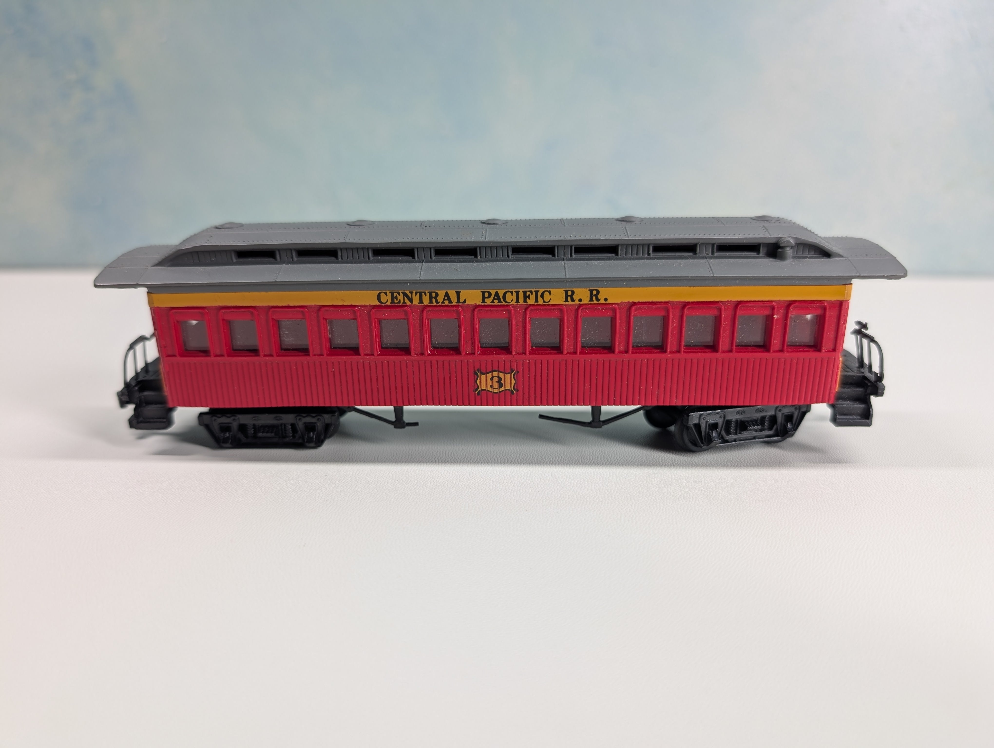 USED Bachmann HO Scale 47' Old Time Coach Central Pacific #3